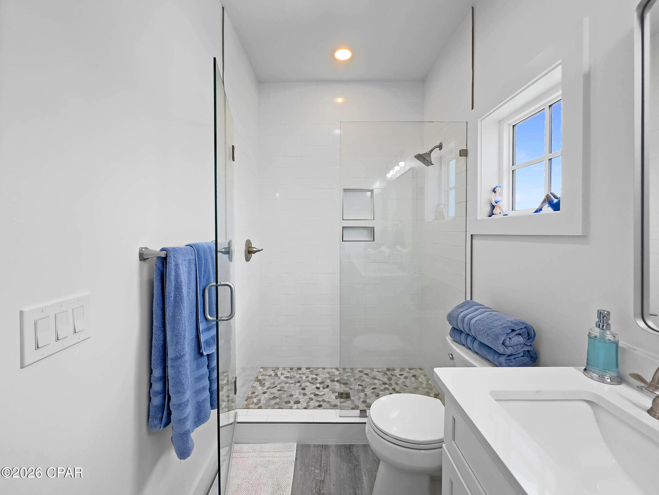 Listing photo id 28 for 107 41st Street D