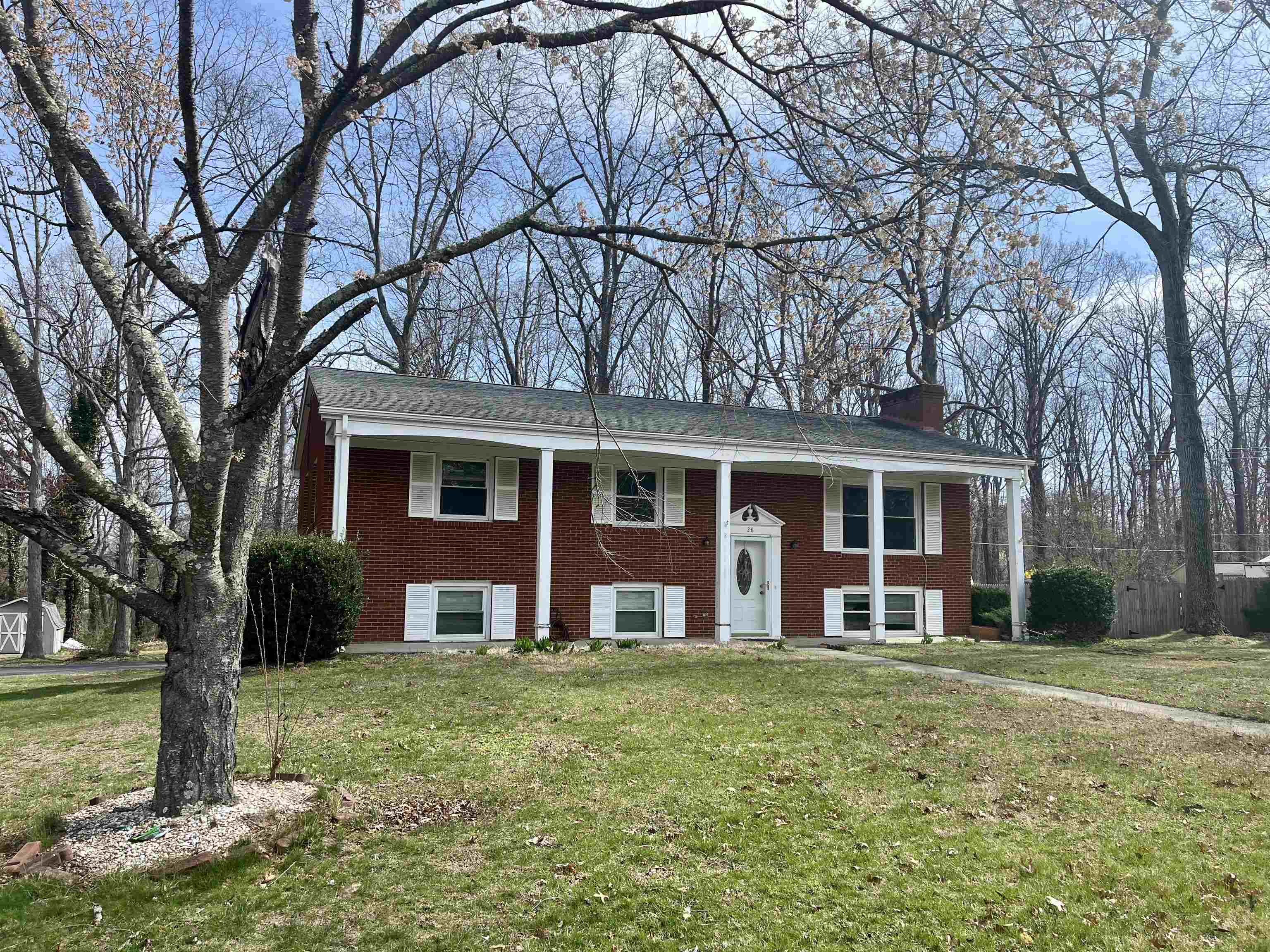 28 FLINT MOUNTAIN DR, Stuarts Draft, VA 24401