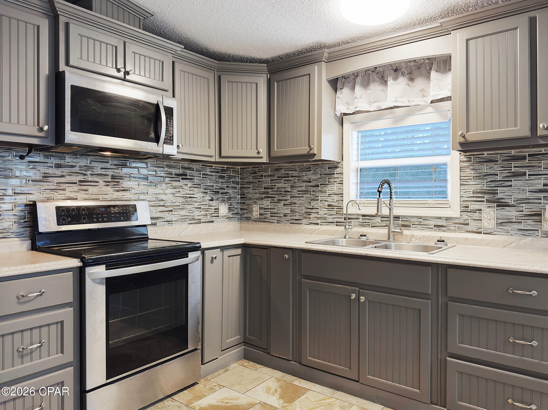 Listing photo id 10 for 1584 Peachtree Road