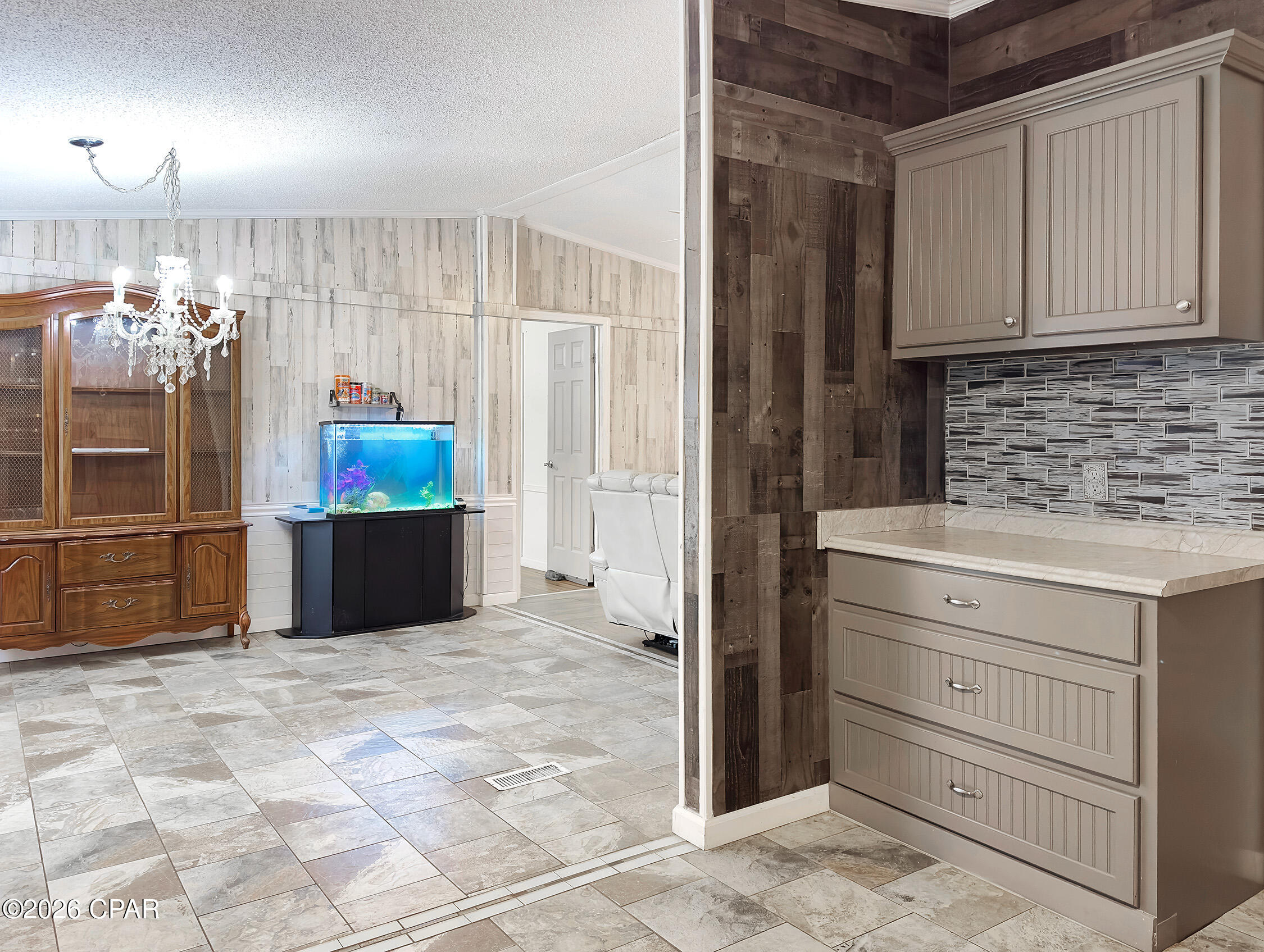 Listing photo id 12 for 1584 Peachtree Road