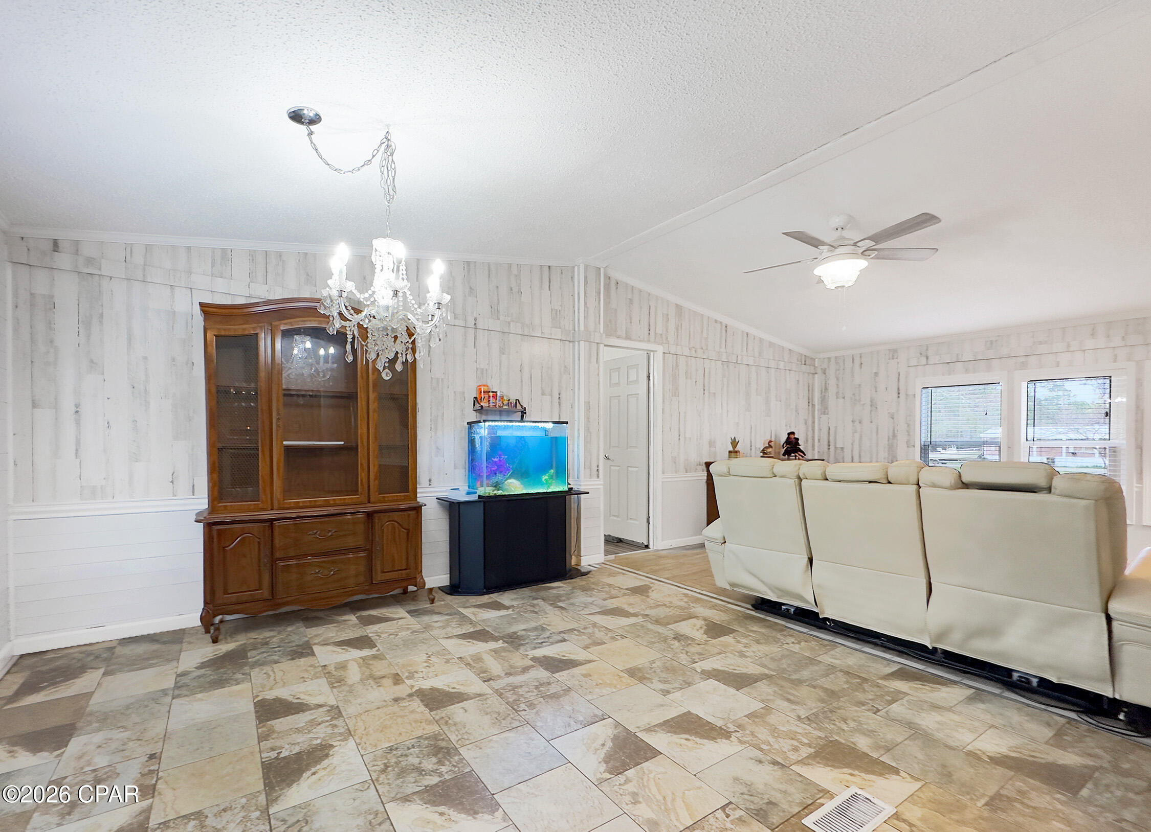 Listing photo id 14 for 1584 Peachtree Road