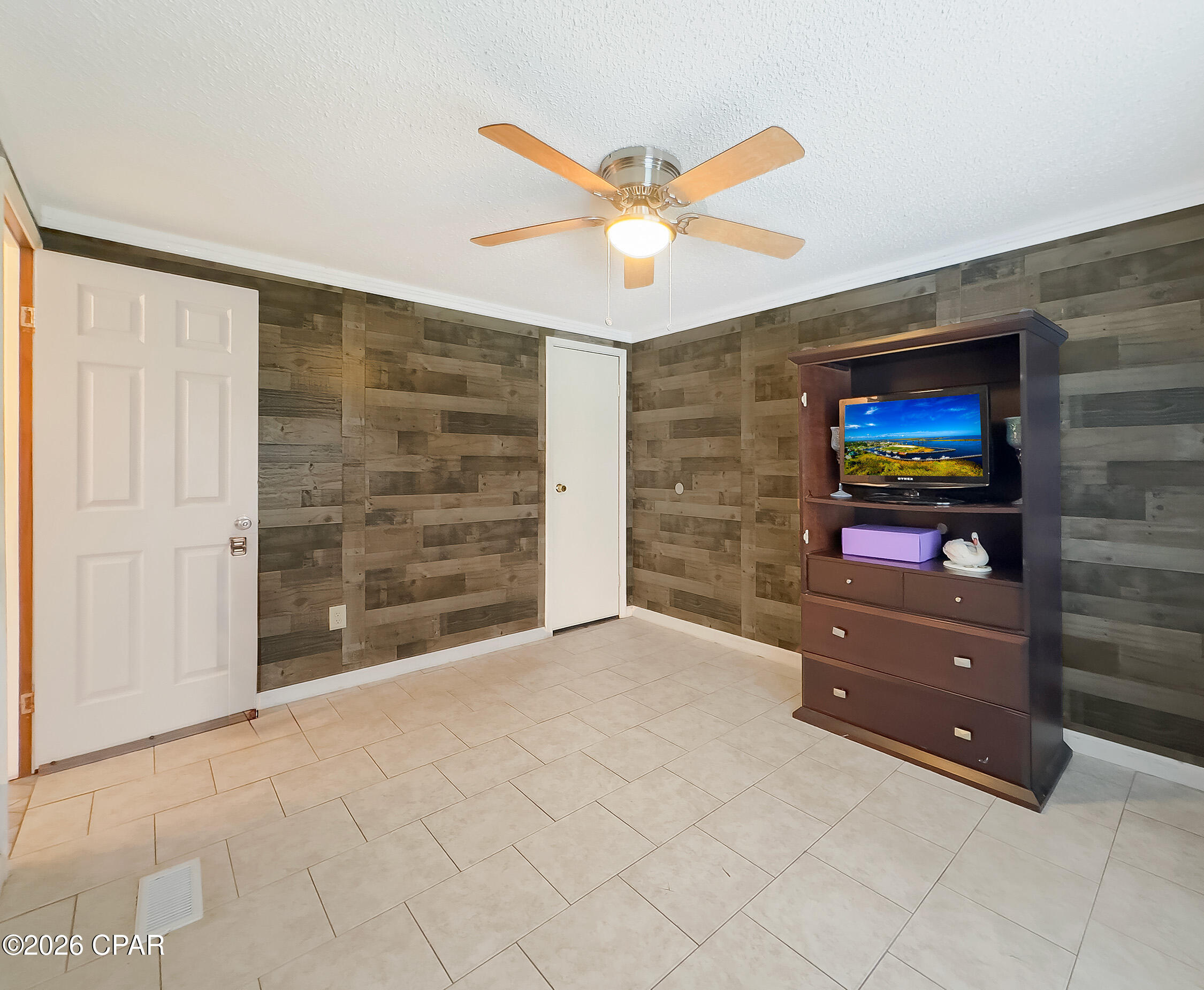 Listing photo id 24 for 1584 Peachtree Road