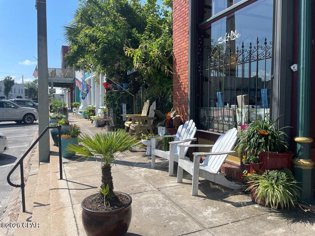 Listing photo id 40 for 1584 Peachtree Road