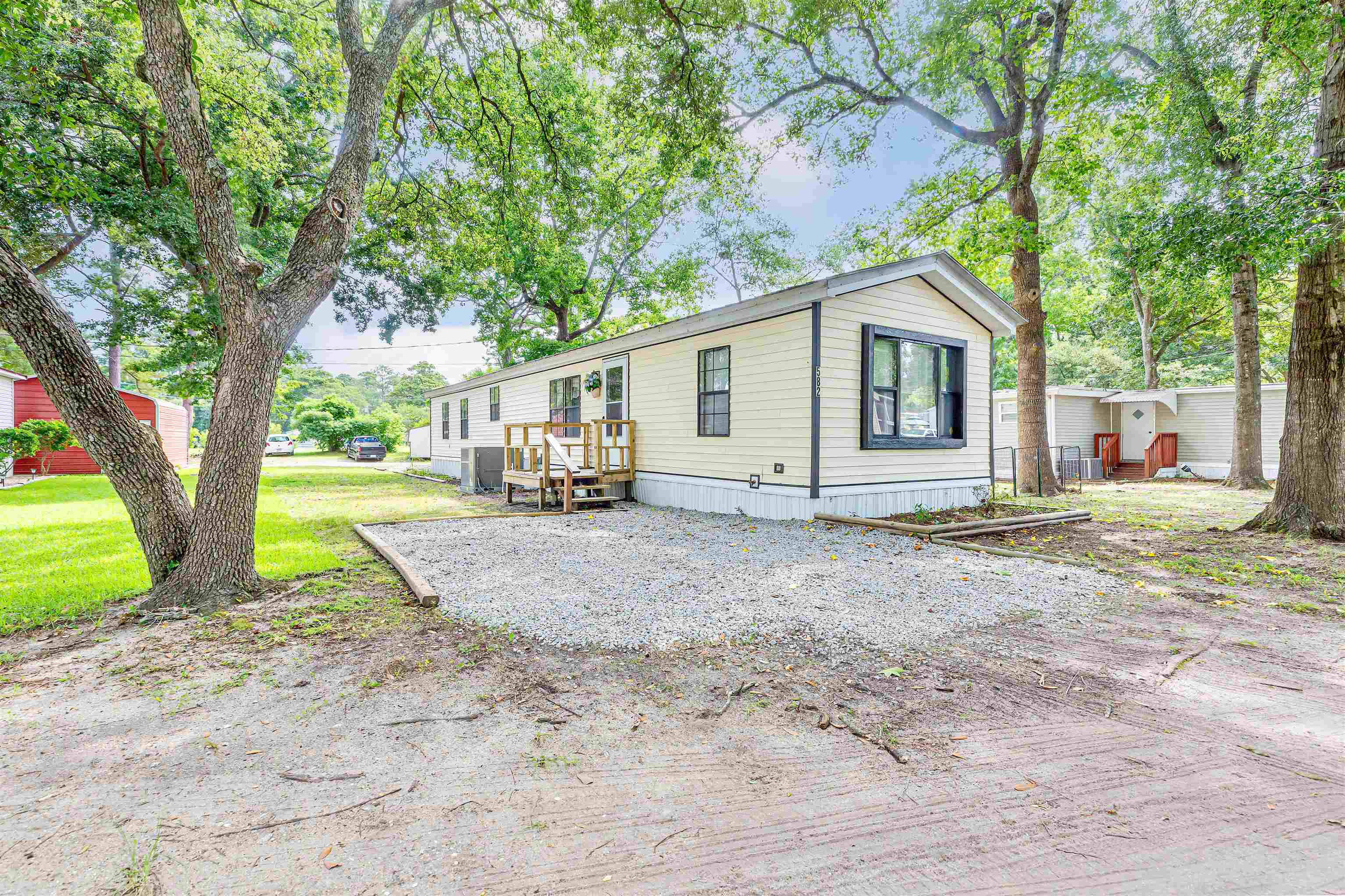 582 Mimosa Dr. Garden City, SC 29576