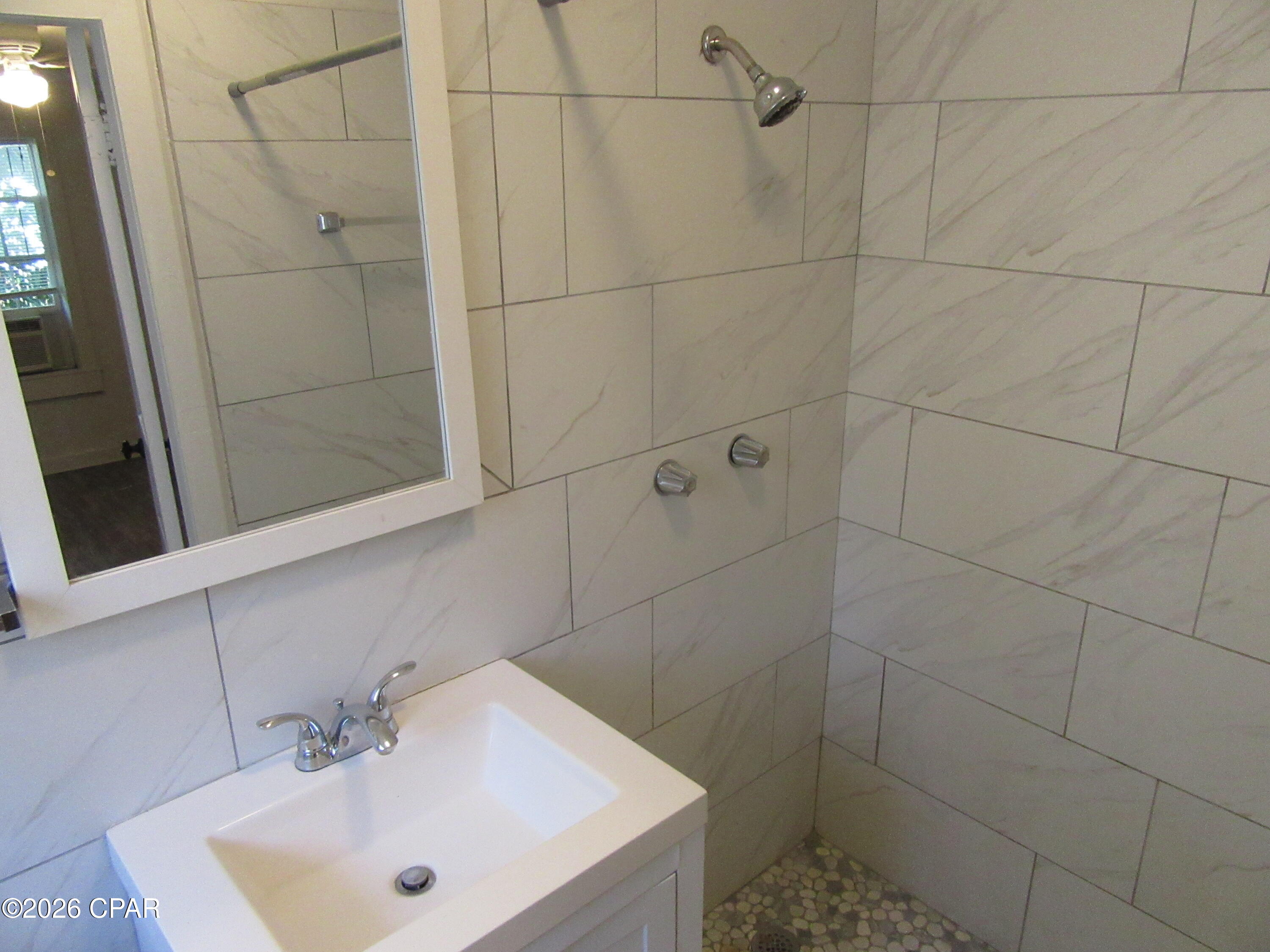 Image 11 For 1511 Molitor Avenue #6