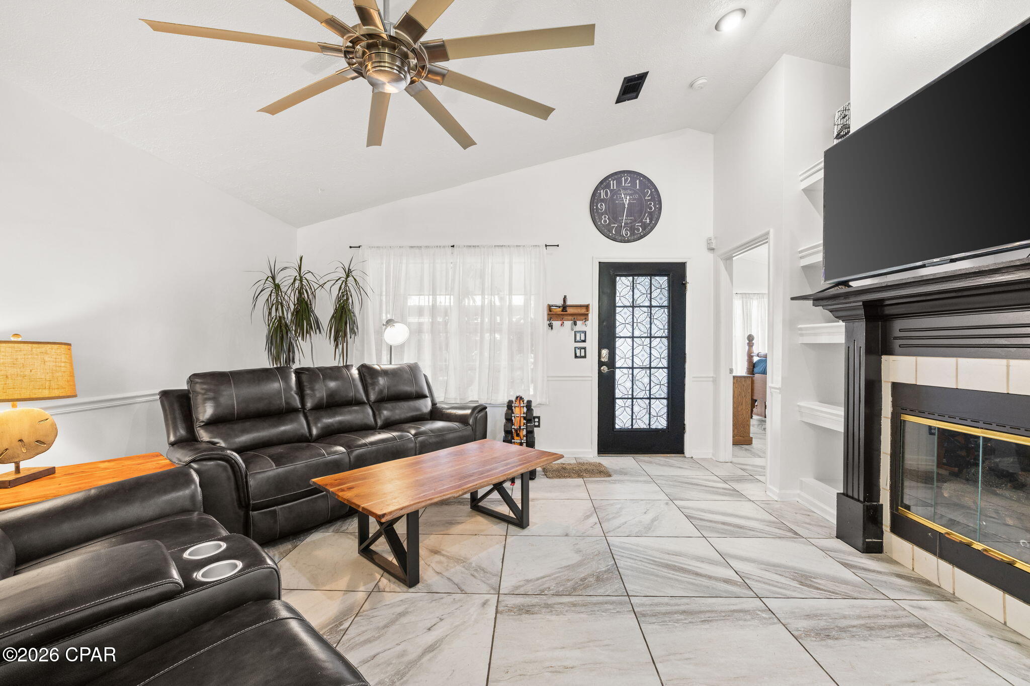 Image 11 For 17826 Front Beach Road