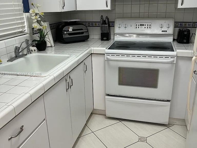 Westland Manors East Cond