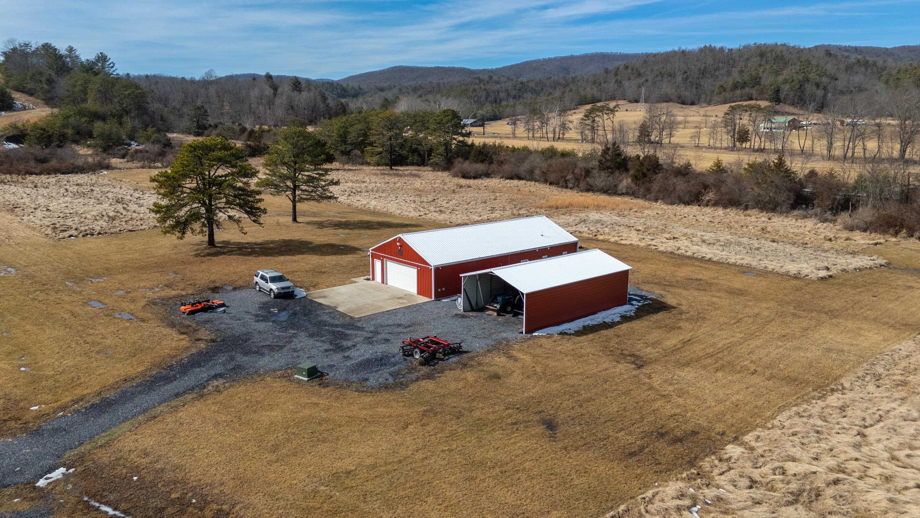 493 RAILROAD AVE exterior