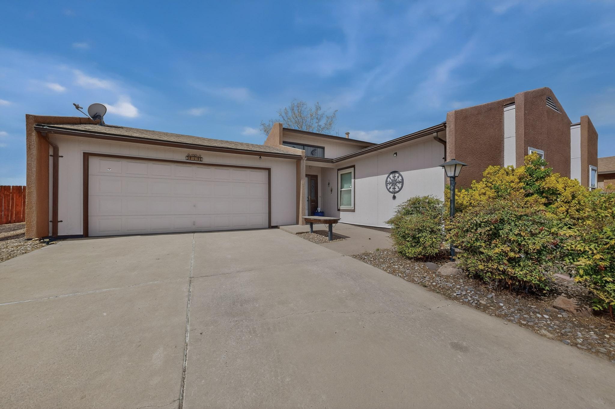 Photo 3 of Sale Pending at 717 Casper Rd Se, Rio Rancho, NM 87124 | MLS# 1100277 | Listing updated on 2026-10-21