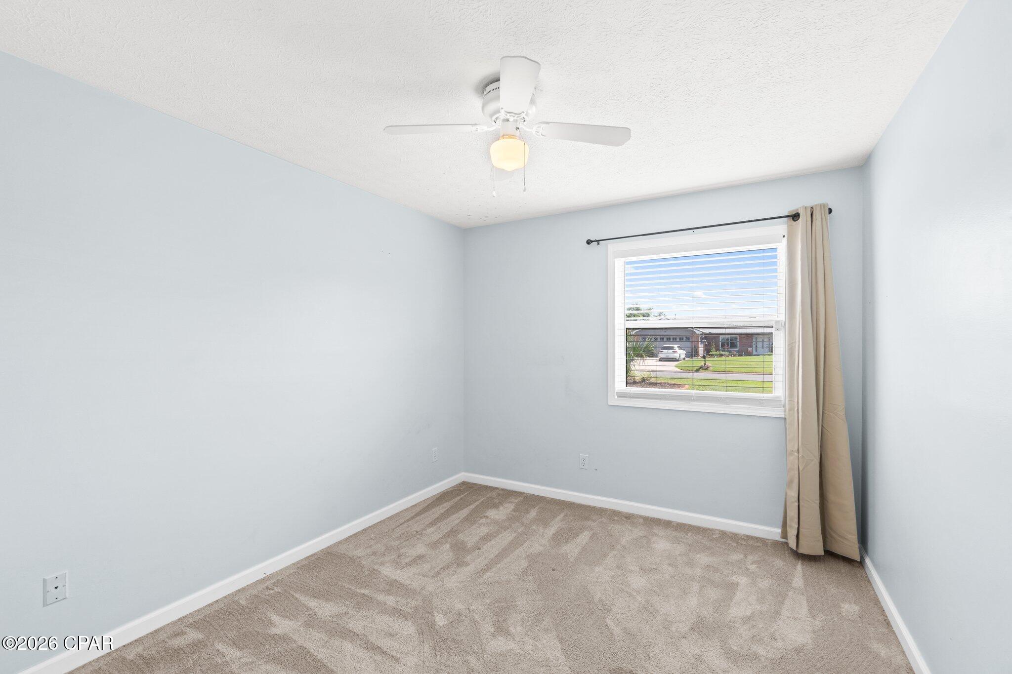 Listing photo id 12 for 136 Derby Woods Drive