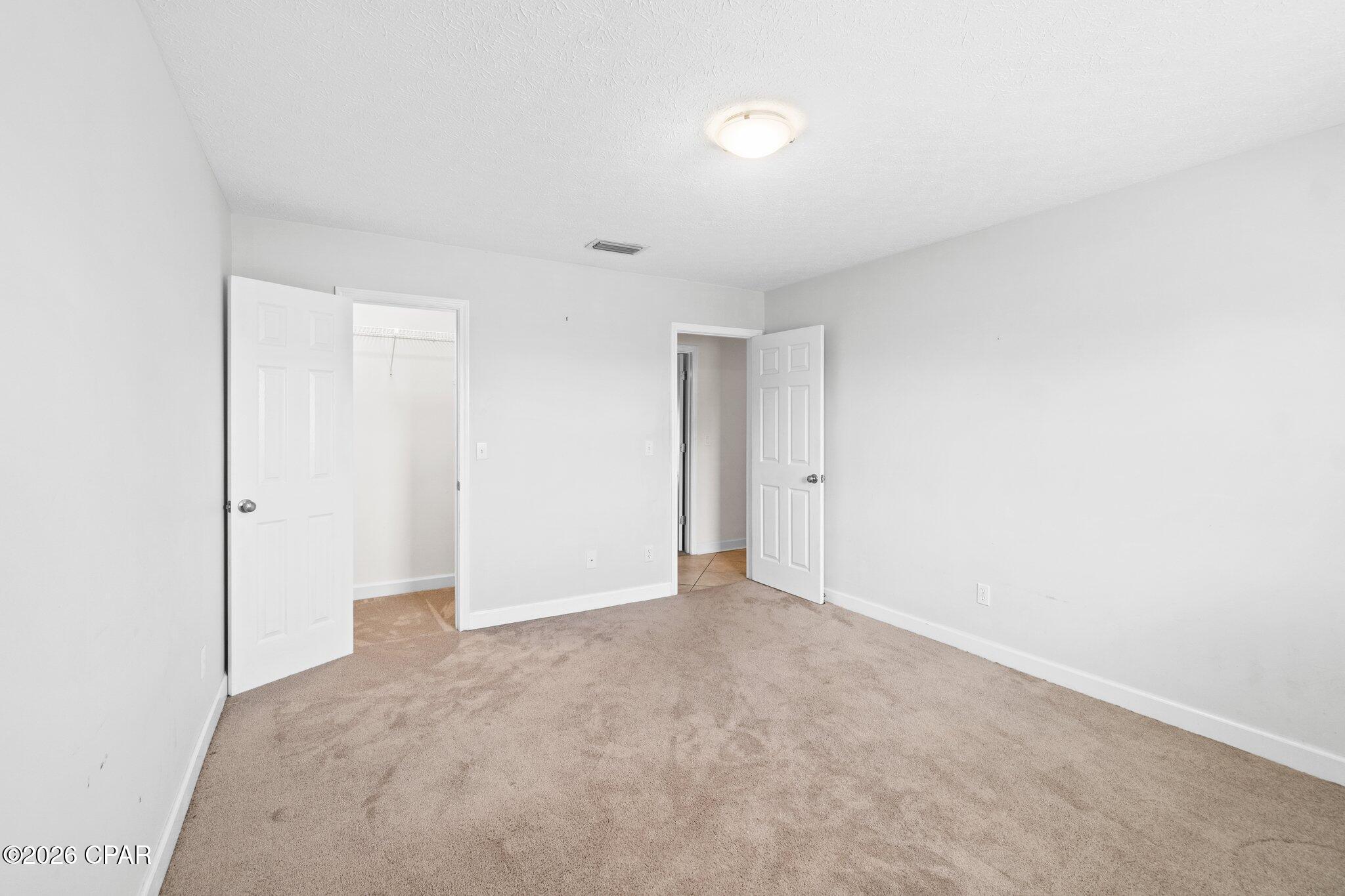 Listing photo id 16 for 136 Derby Woods Drive