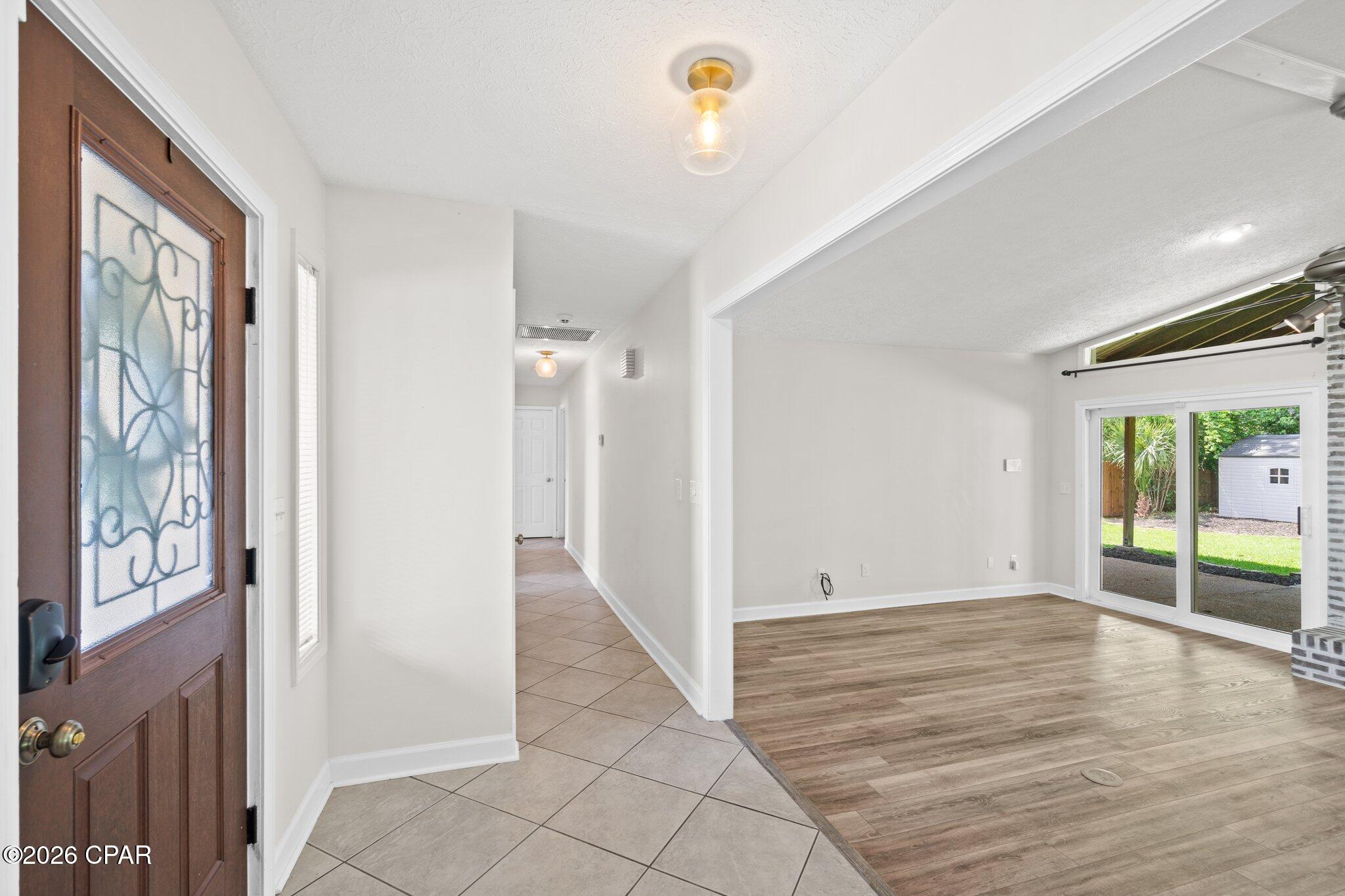 Listing photo id 2 for 136 Derby Woods Drive