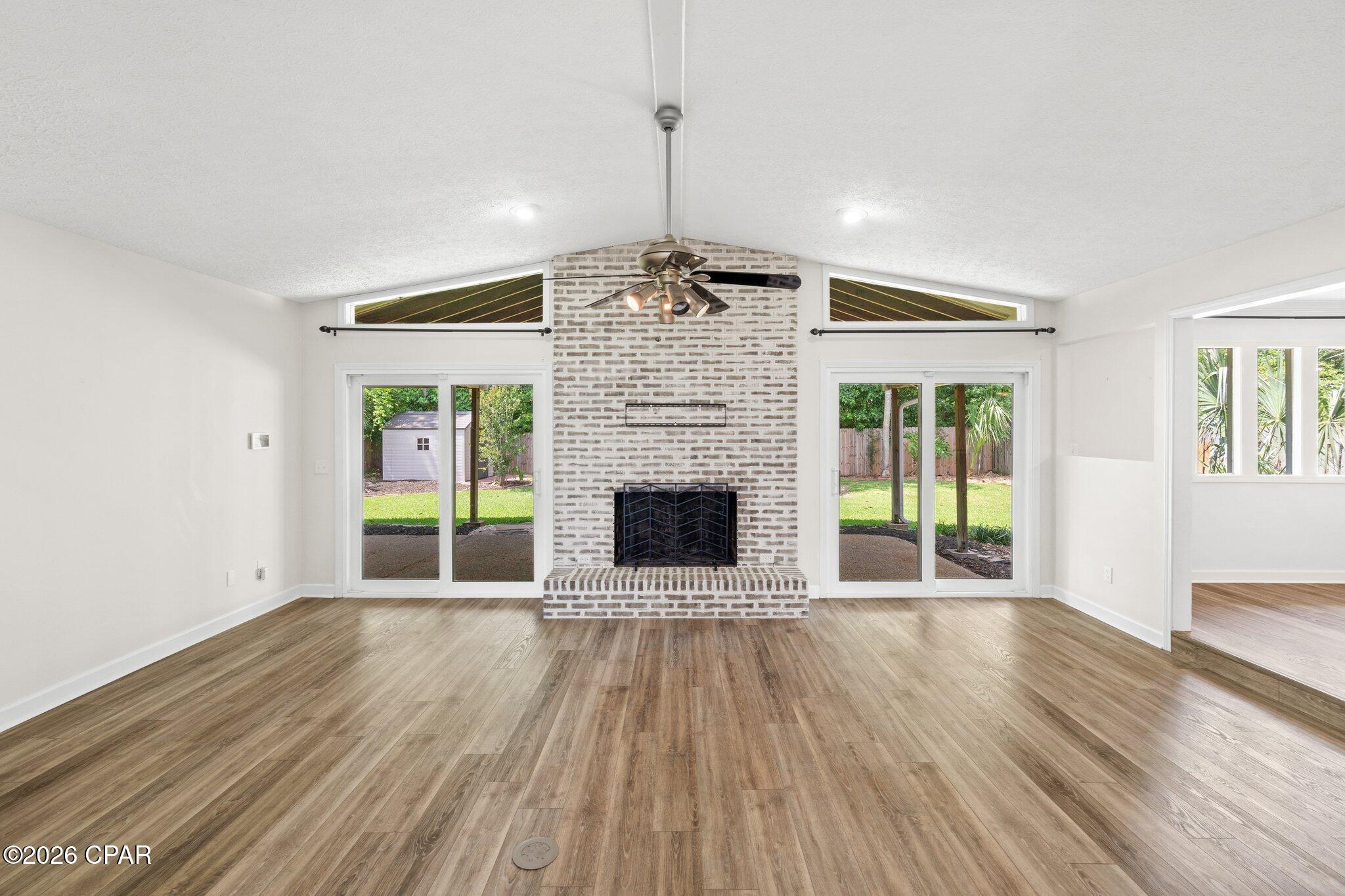 Listing photo id 3 for 136 Derby Woods Drive