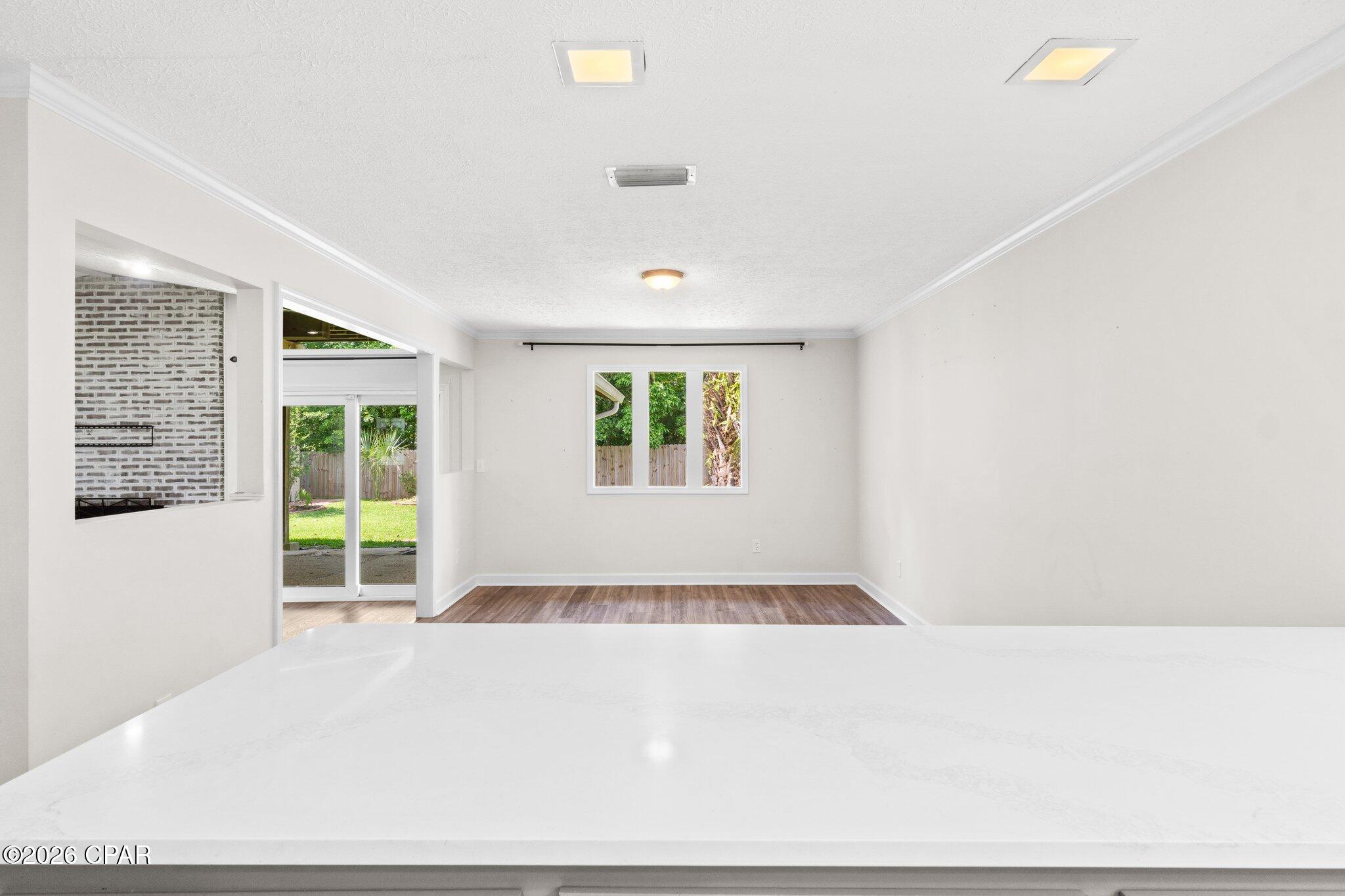 Listing photo id 8 for 136 Derby Woods Drive