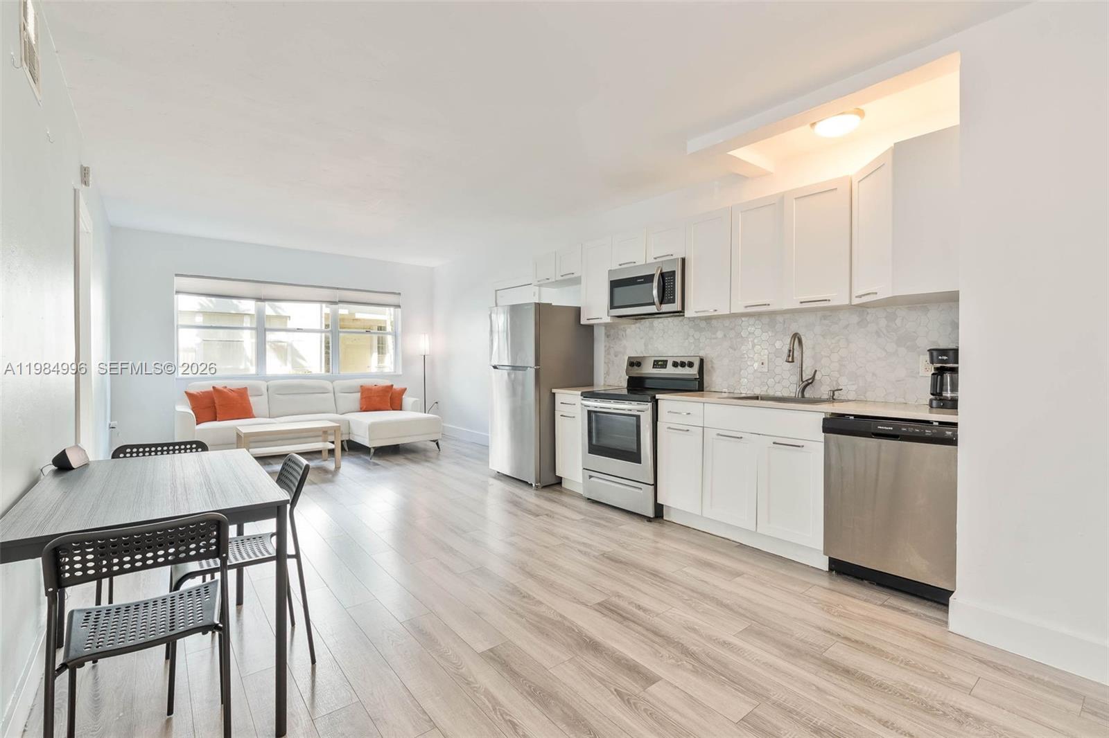 Marseilles Deco Condo