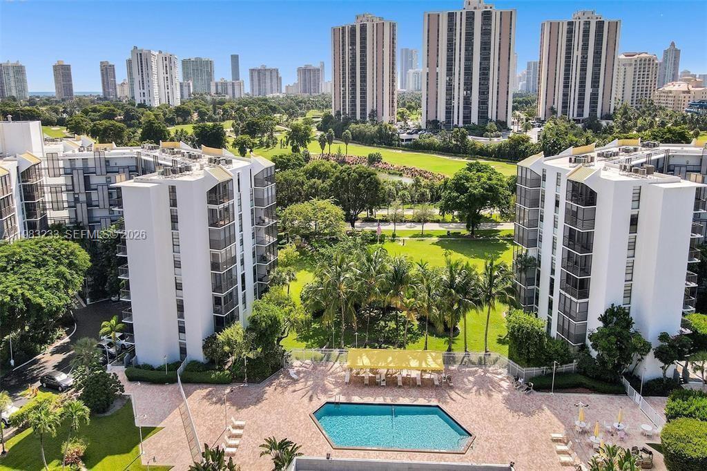 Biscaya IV Condo