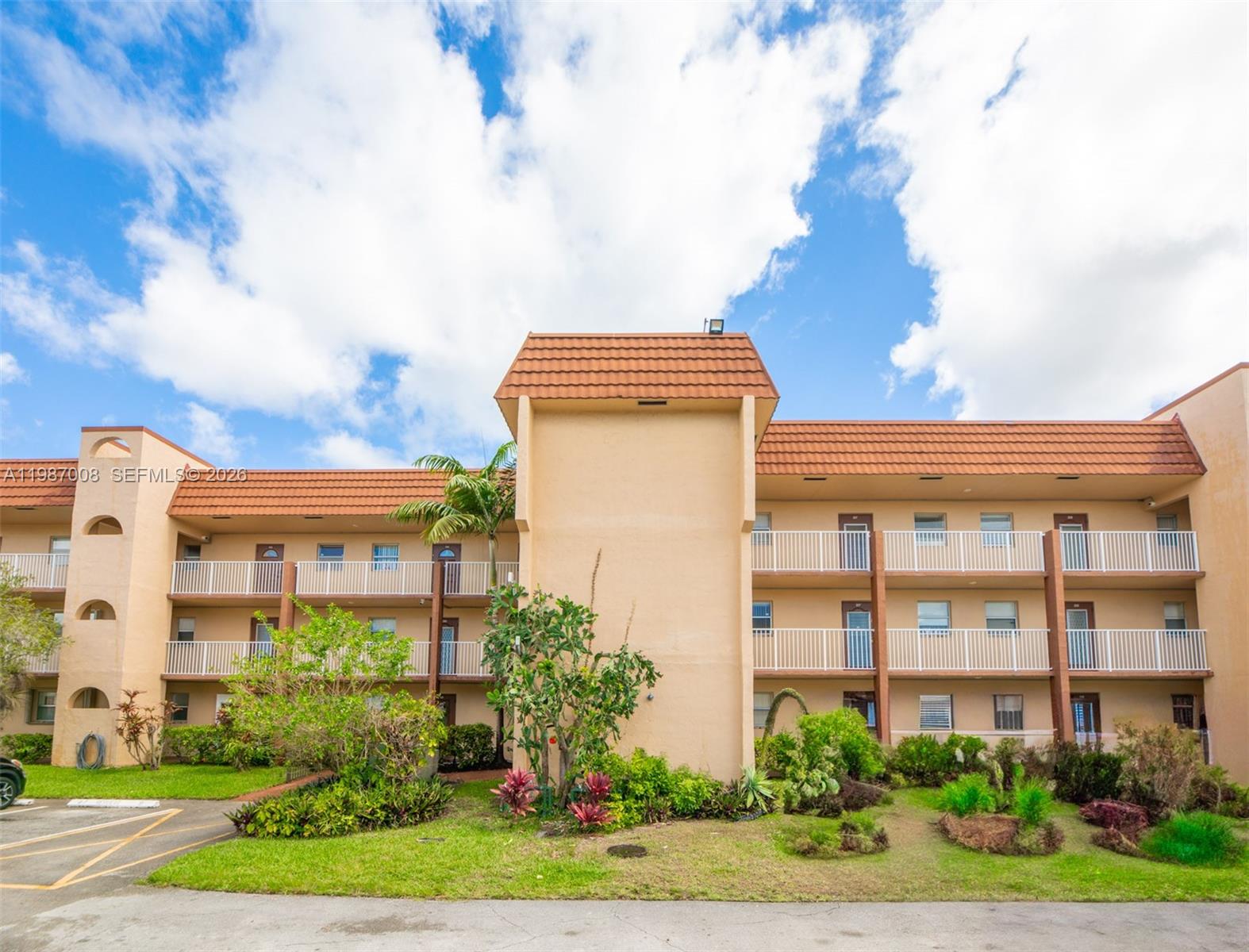 Sunrise Lakes 87 Condo