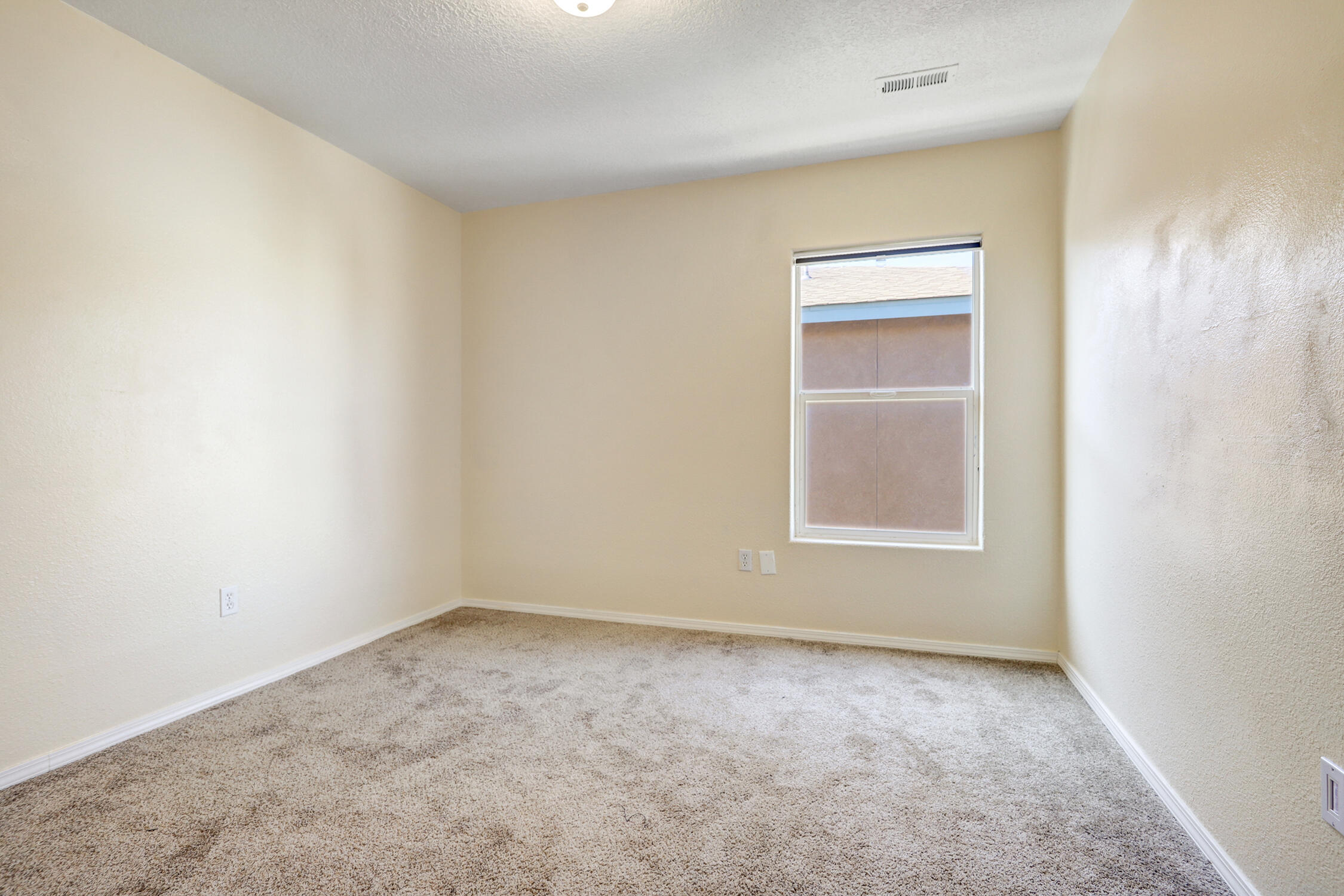 Photo 7 — 5724 Sandoval Drive NE