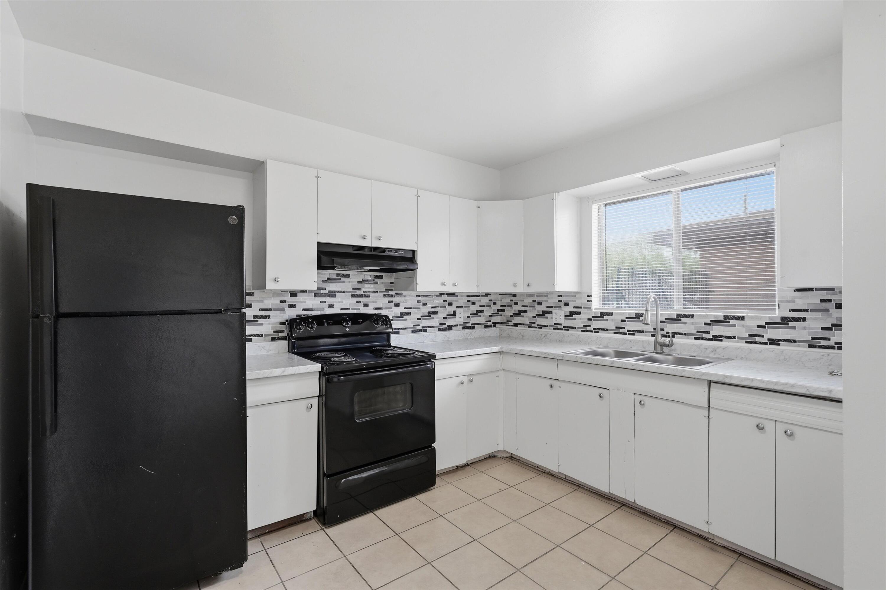 Photo 7 — 521 Palomas Drive SE
