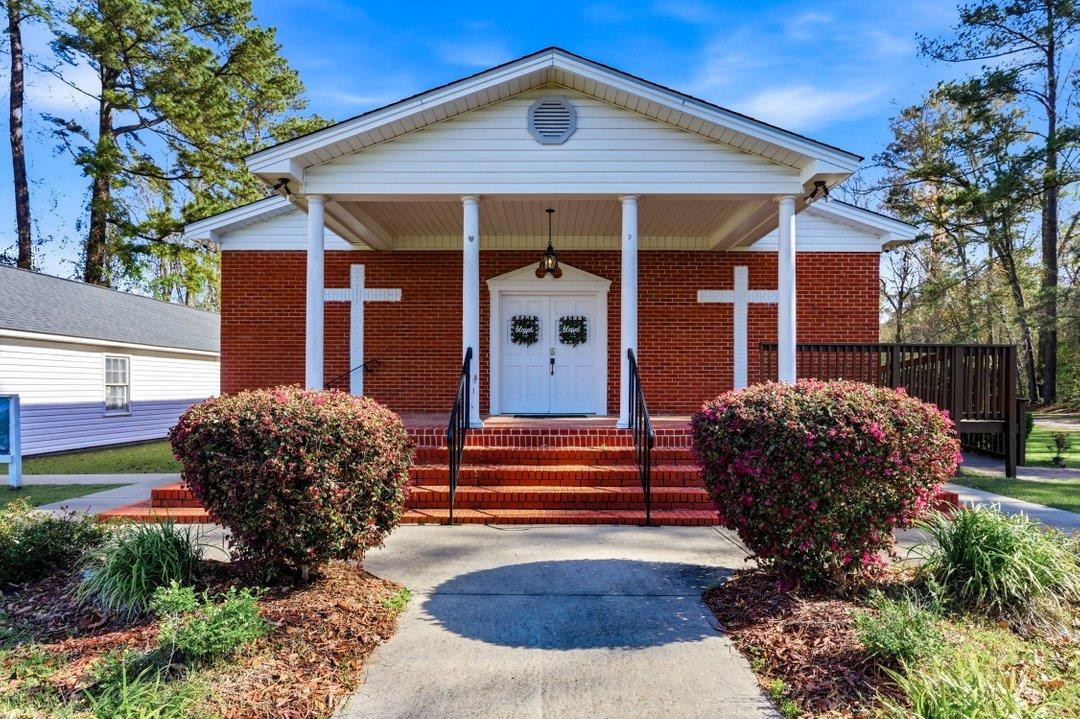 4360 Rose St. Loris, SC 29569