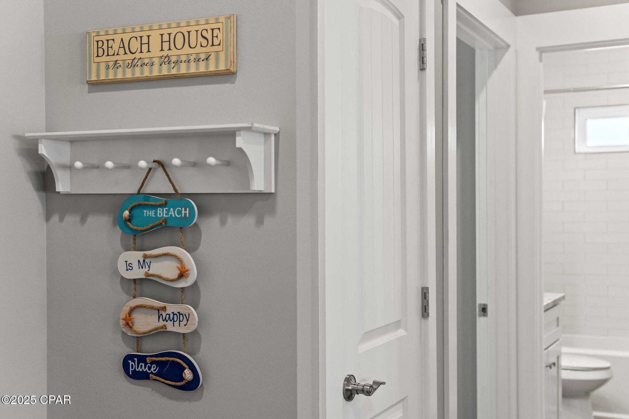 Image 29 For 529 Christmas Tree Lane