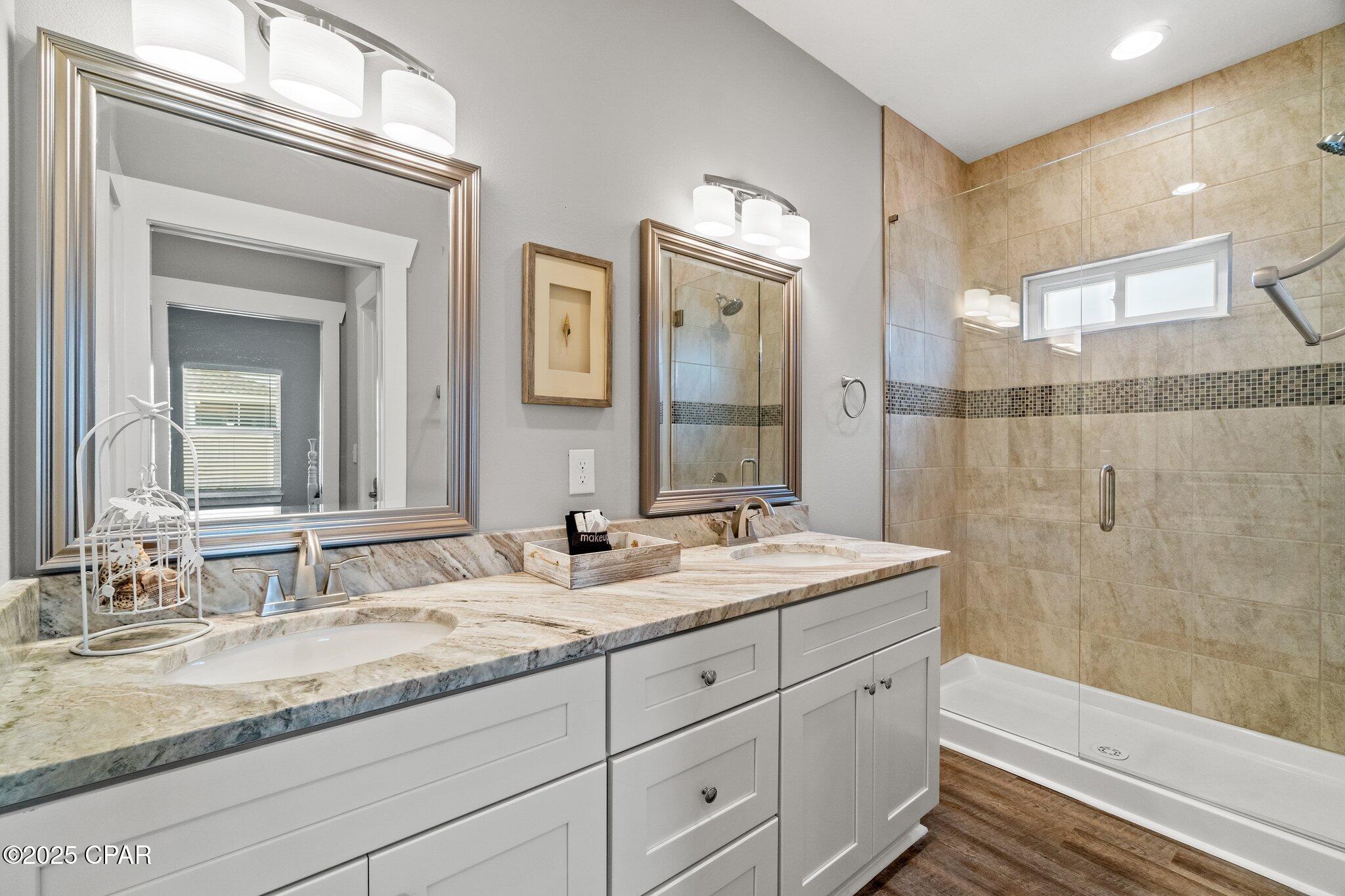 Image 44 For 529 Christmas Tree Lane