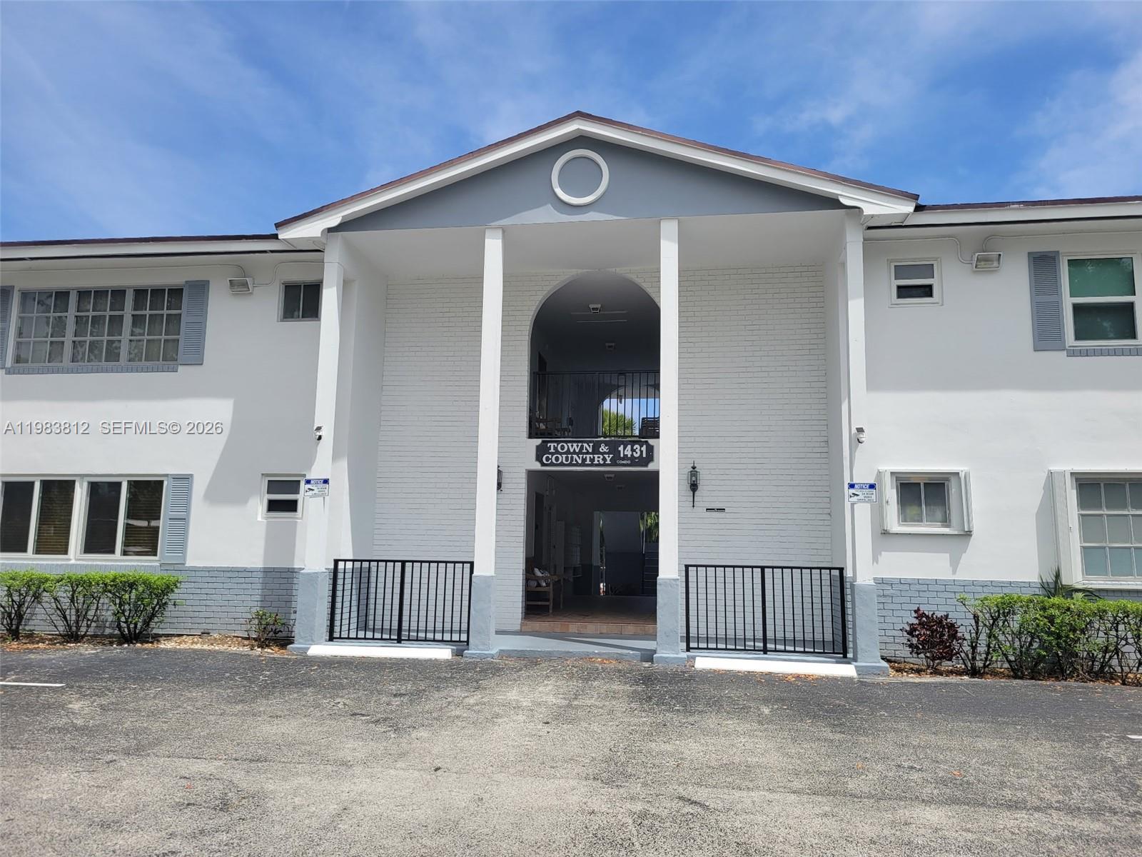 Town & Country Apts Condo