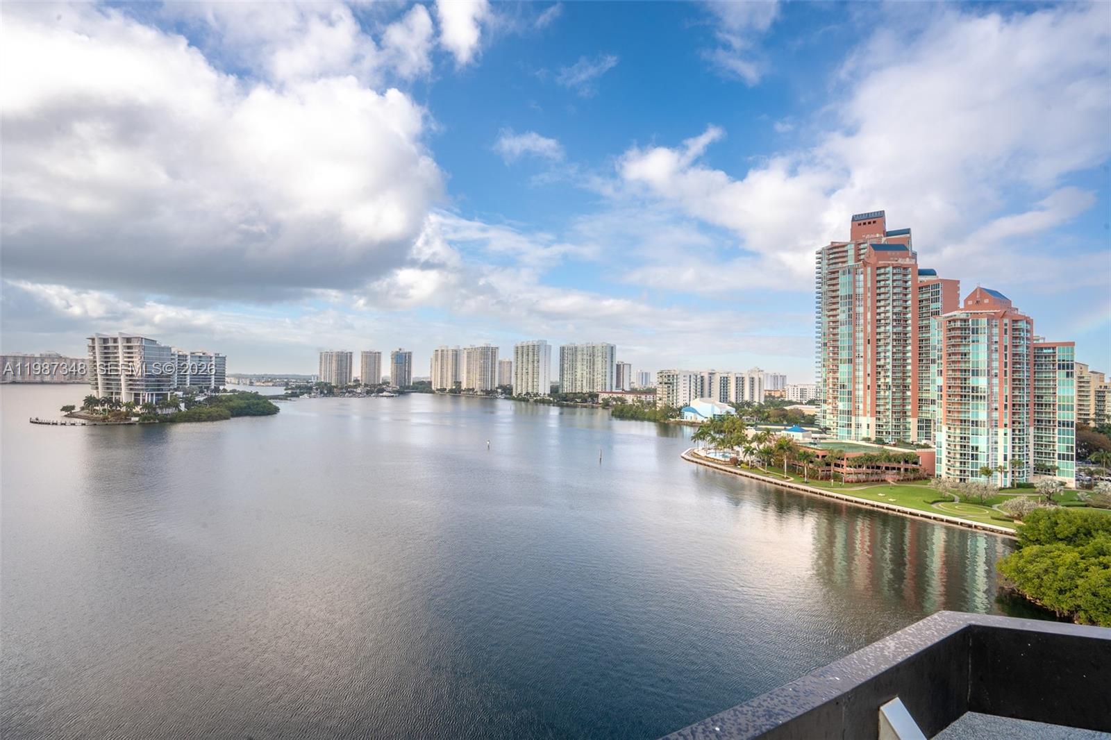 Mystic Pointe Tower 500 C