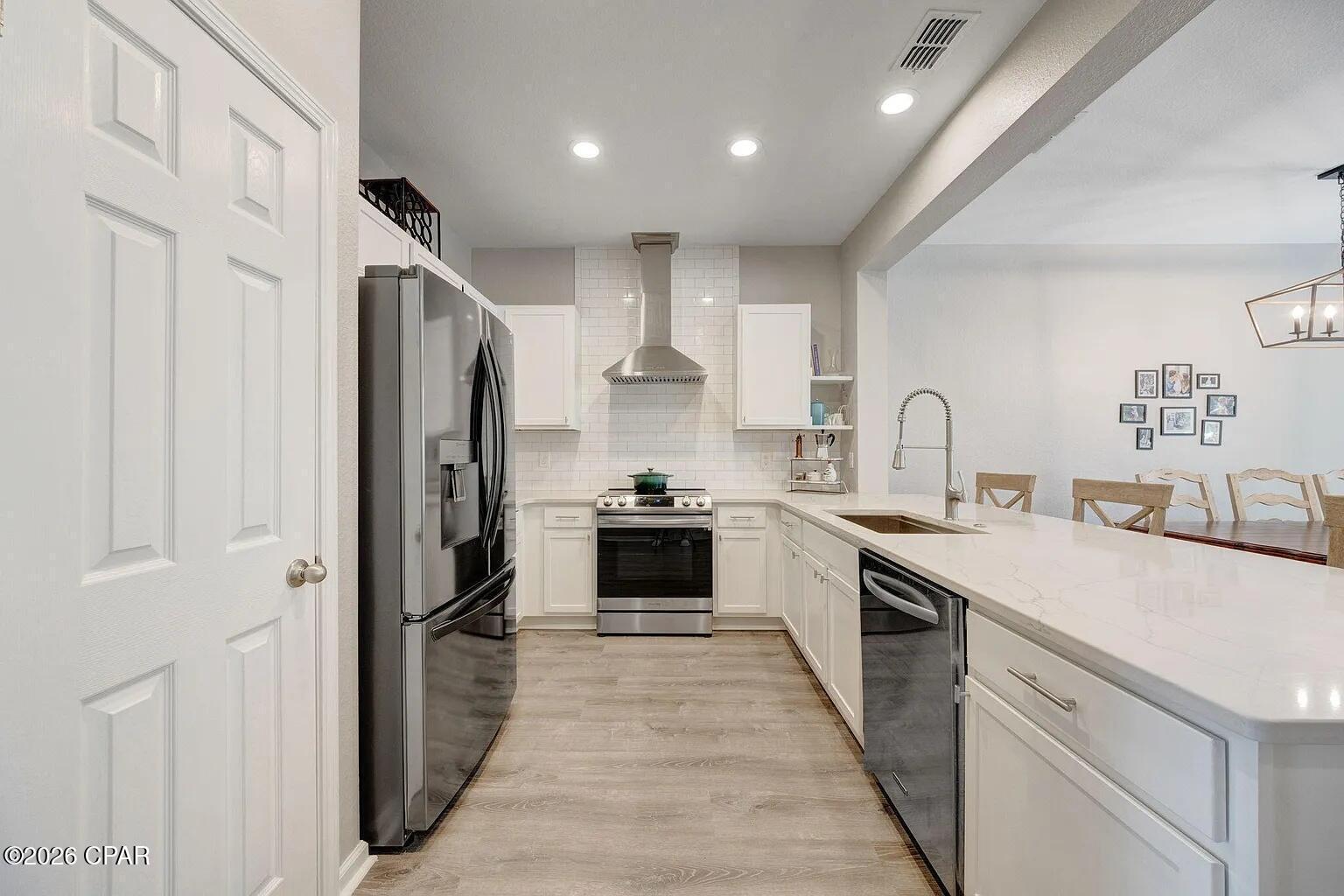 Image 3 For 233 Sand Oak Boulevard