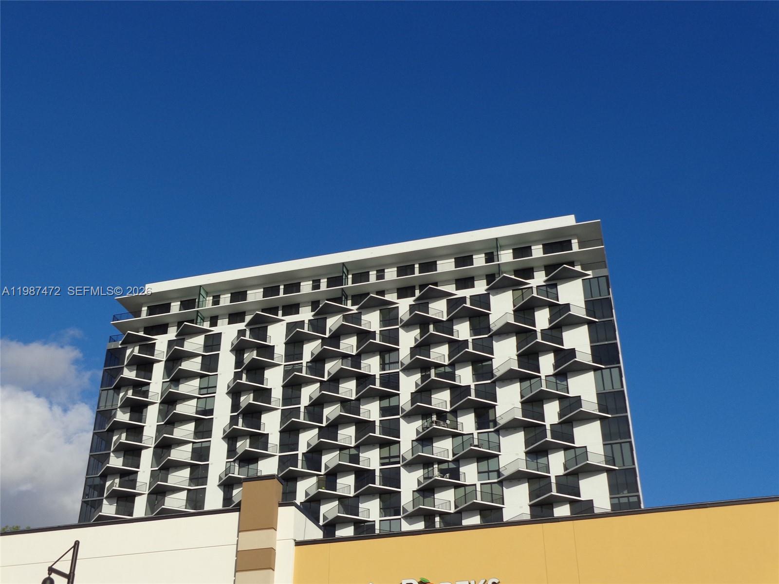 5252 Paseo Condo