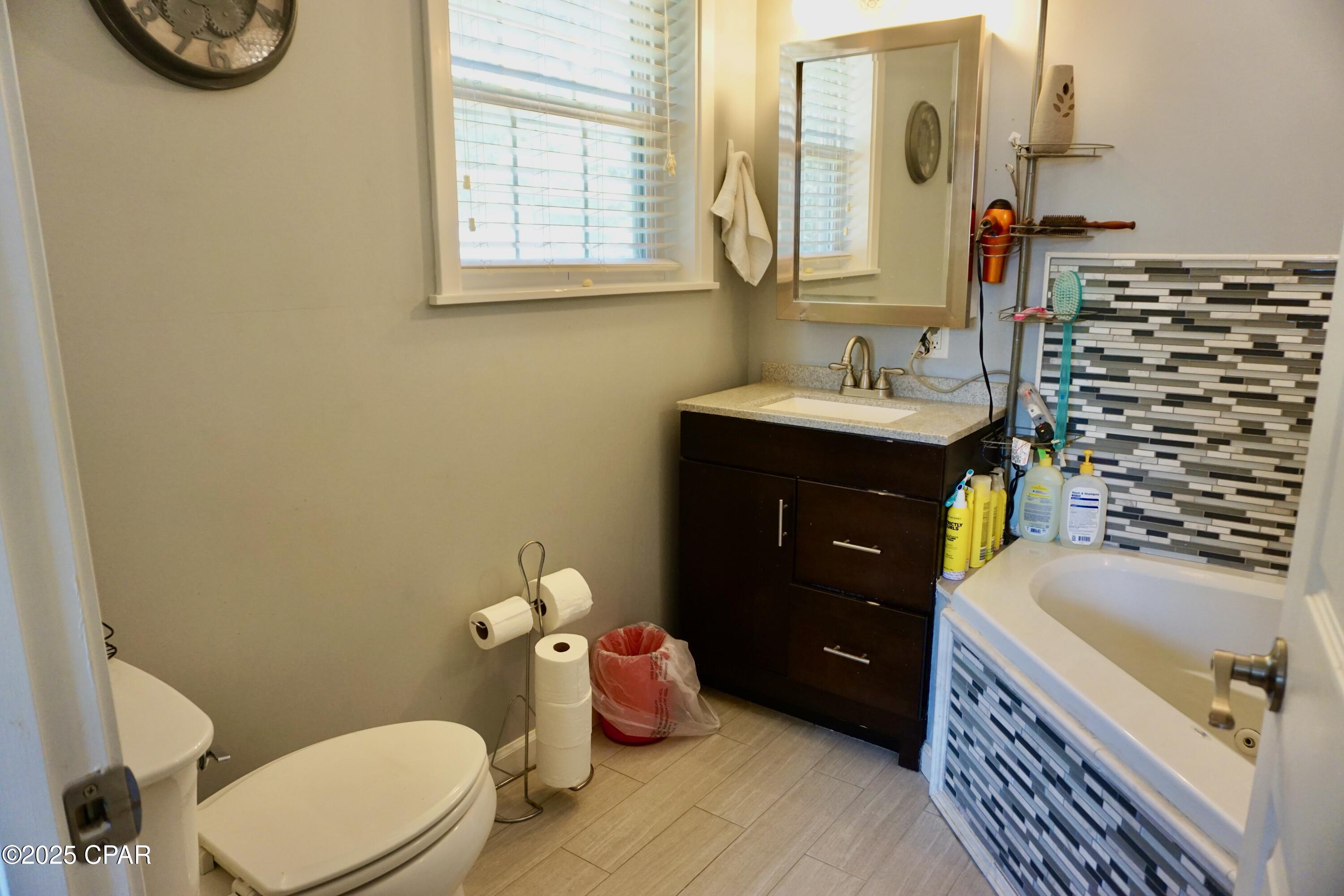 Image 17 For 2071 Short Avenue