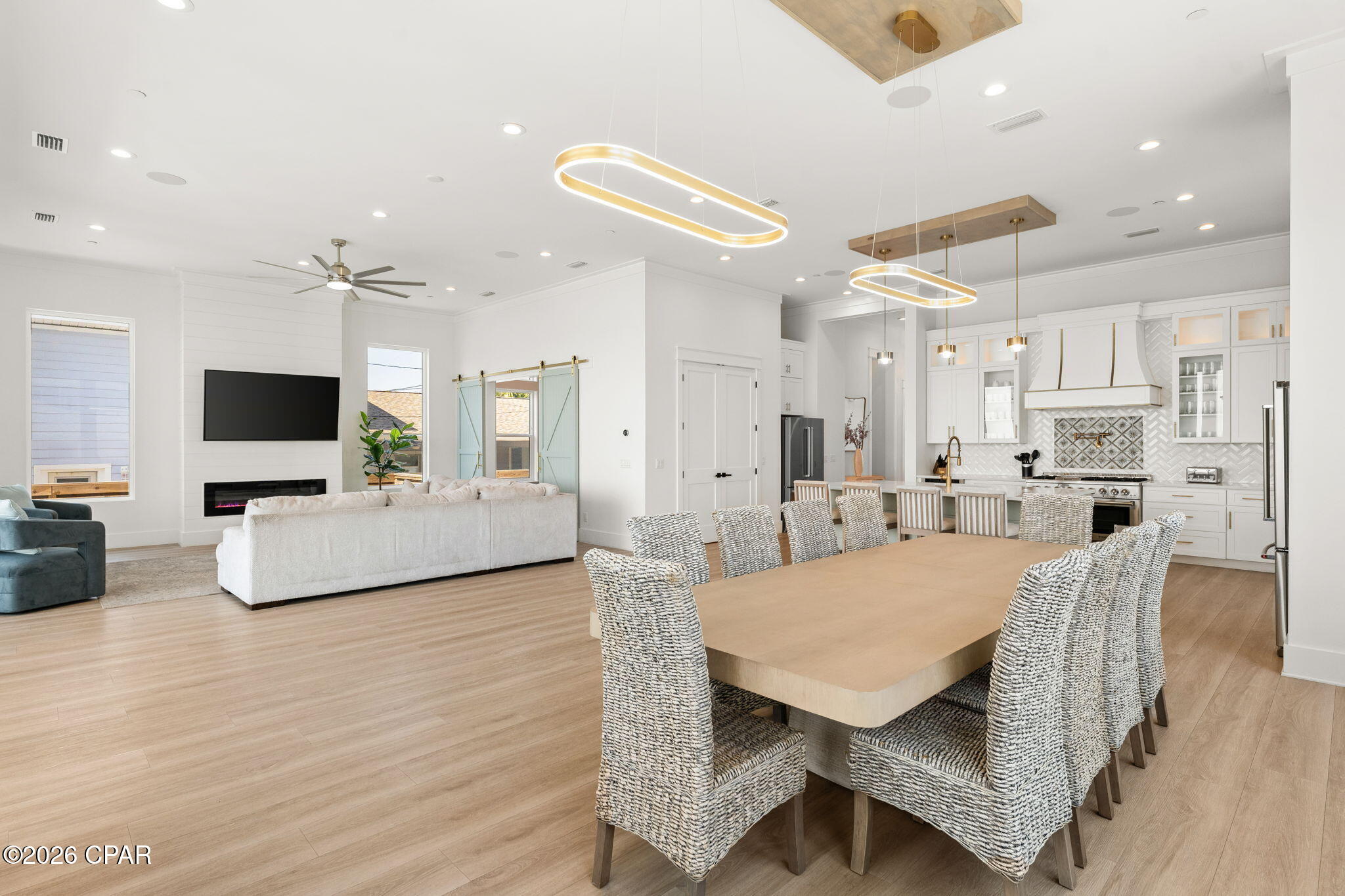 Listing photo id 13 for 13401 Oleander Drive