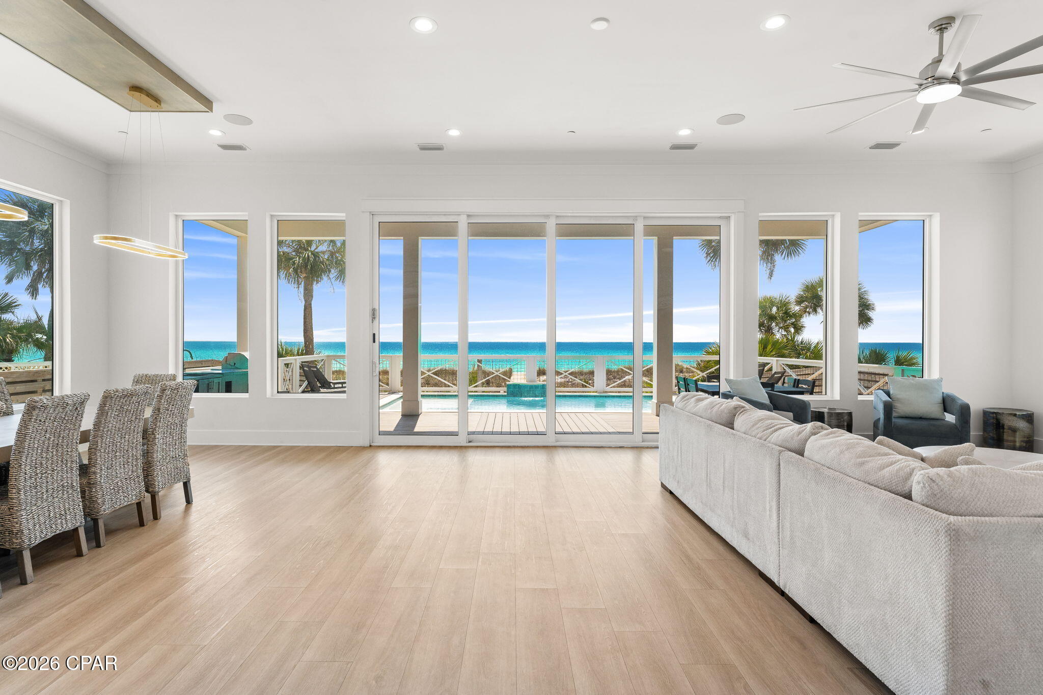 Listing photo id 15 for 13401 Oleander Drive