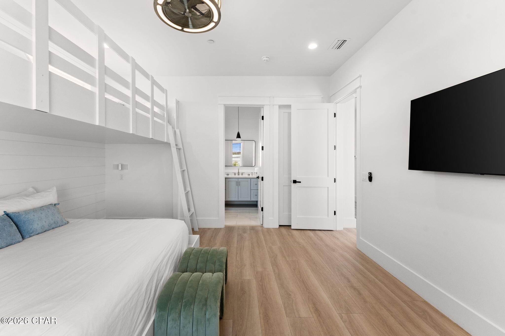 Listing photo id 70 for 13401 Oleander Drive