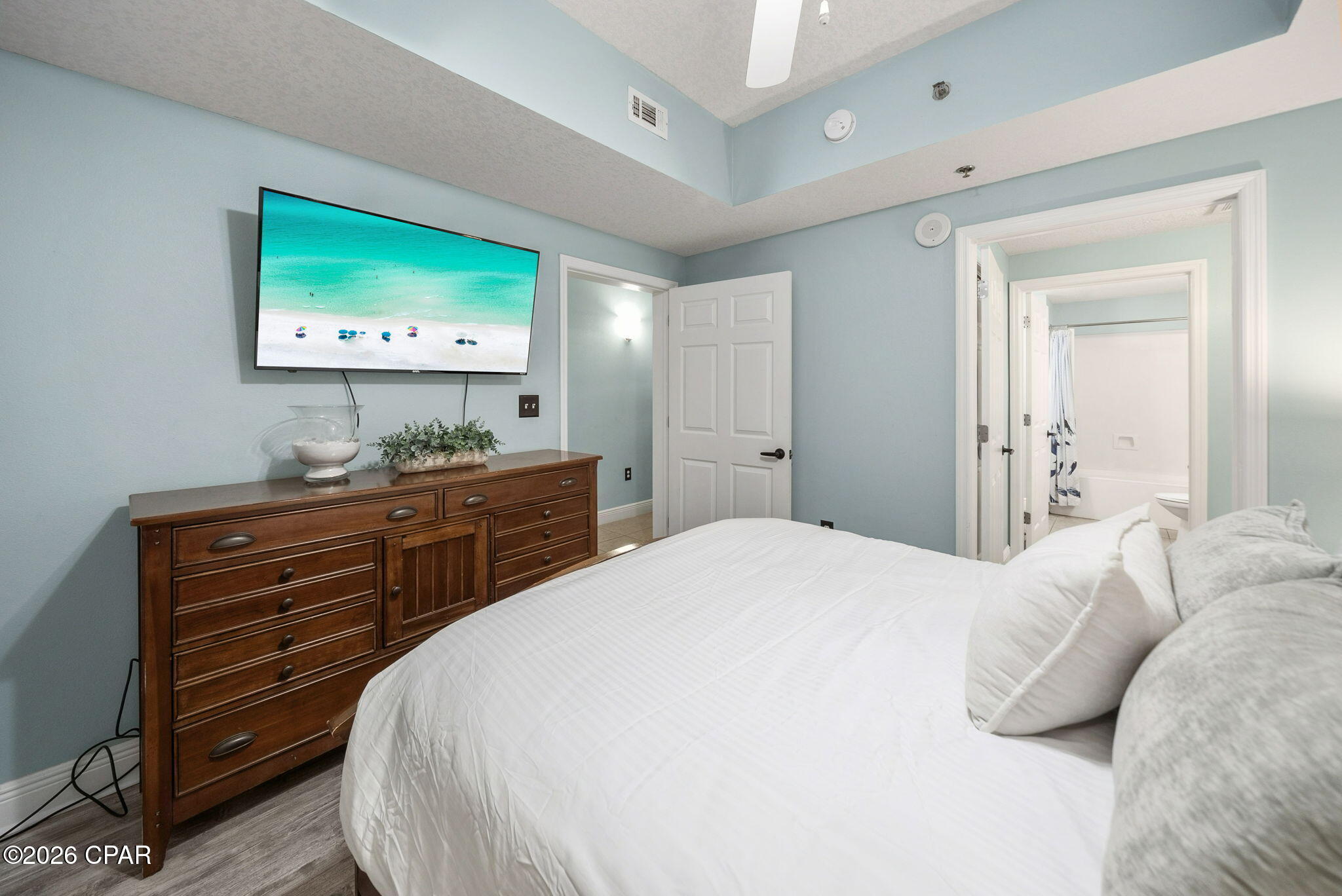 Image 10 For 112 Seascape Drive 606