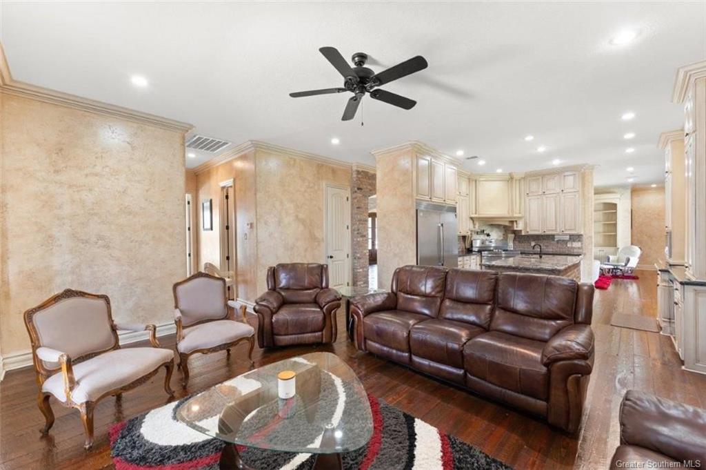 2215 Longue Vue Drive — photo 3