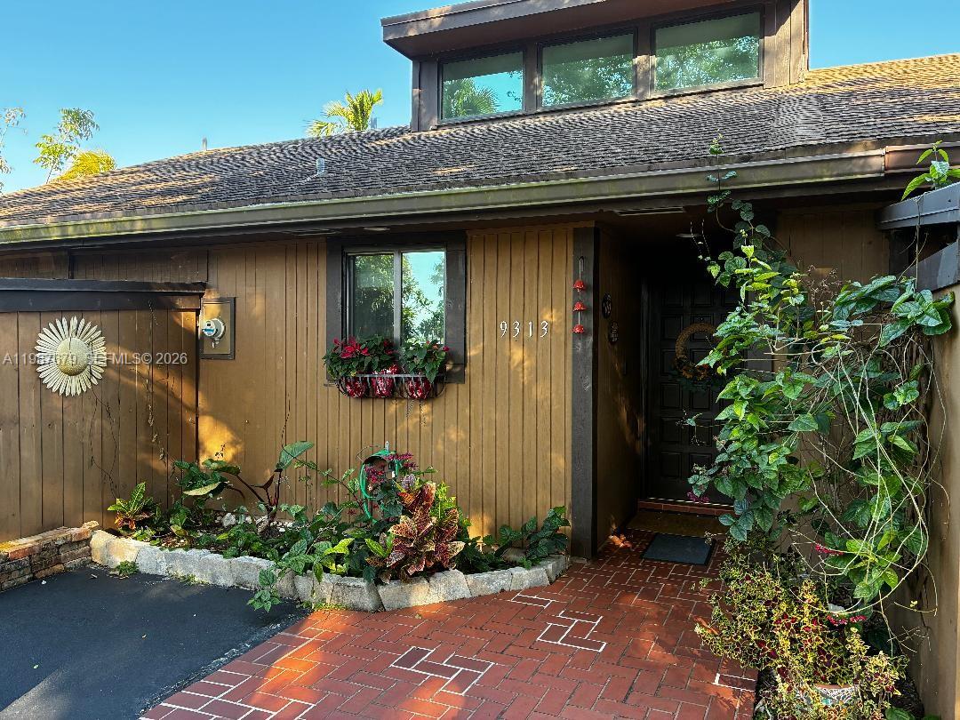 Briar Bay Townhouse Estat