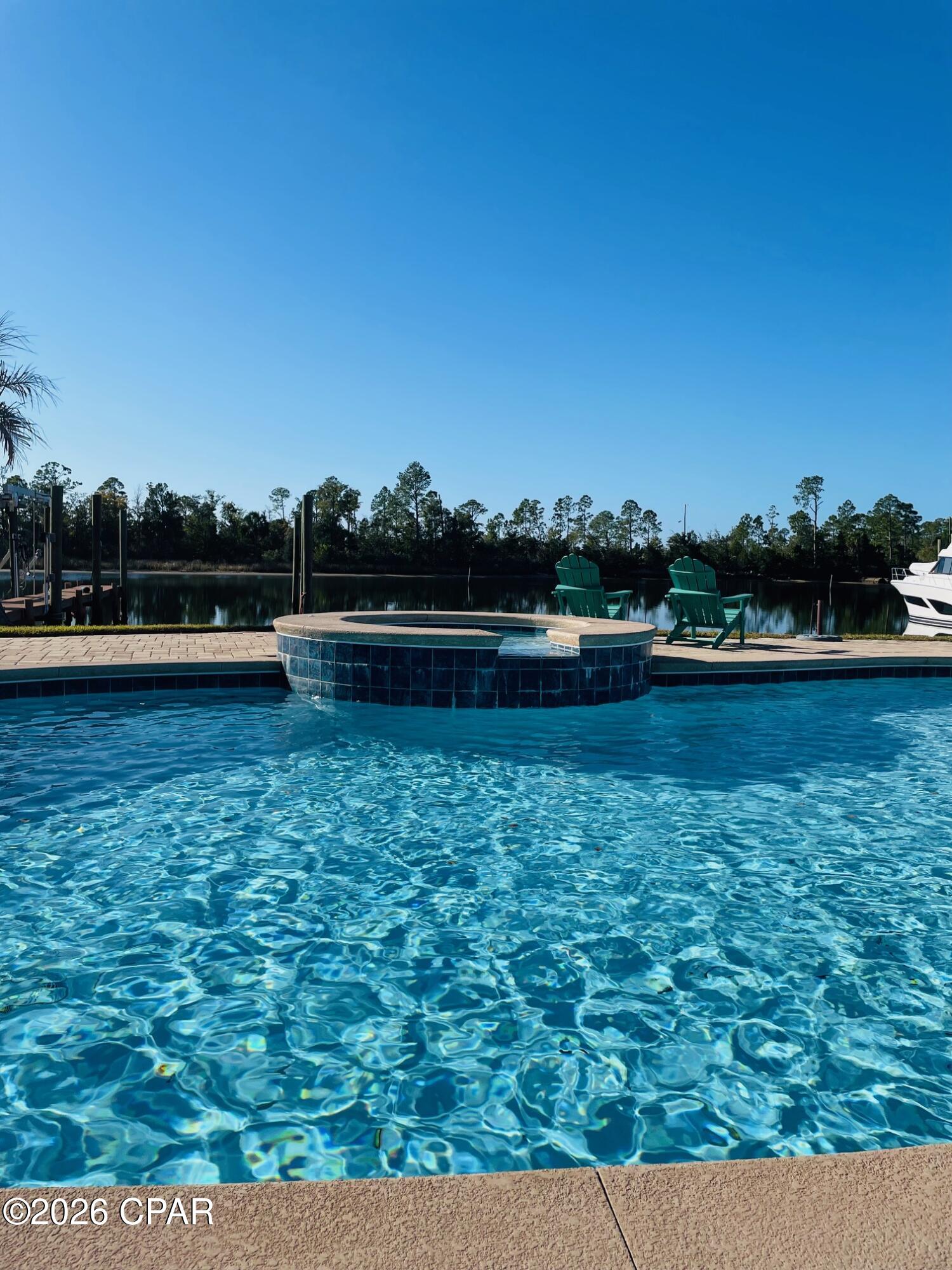 Listing photo id 5 for 810 8th Street Circle