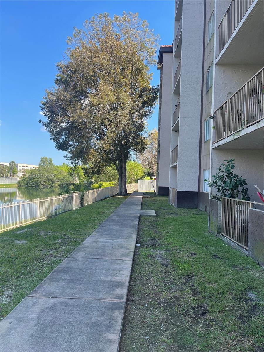 Kendall Lake Towers Condo