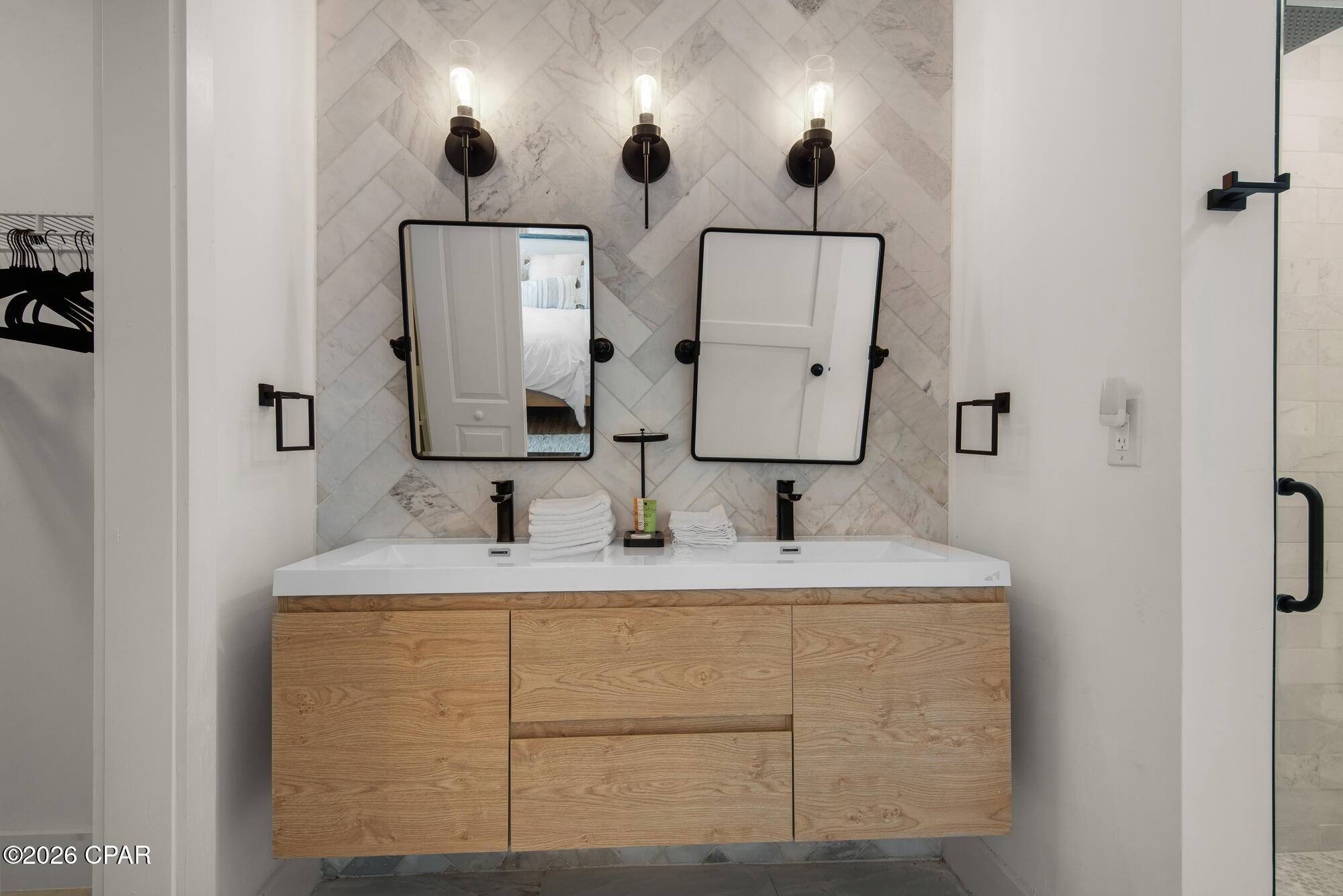 Listing photo id 22 for 13011 Oleander Drive