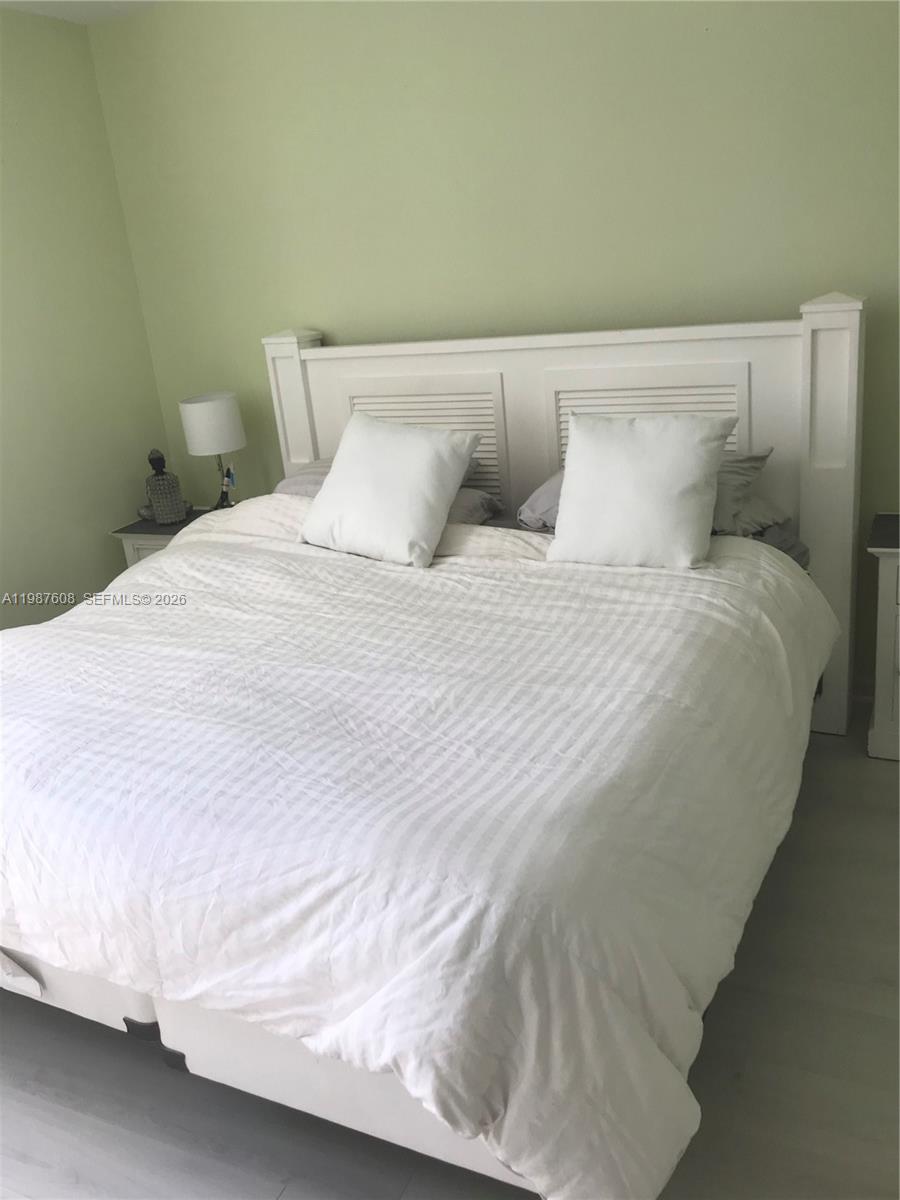 Residences On Hollywood B