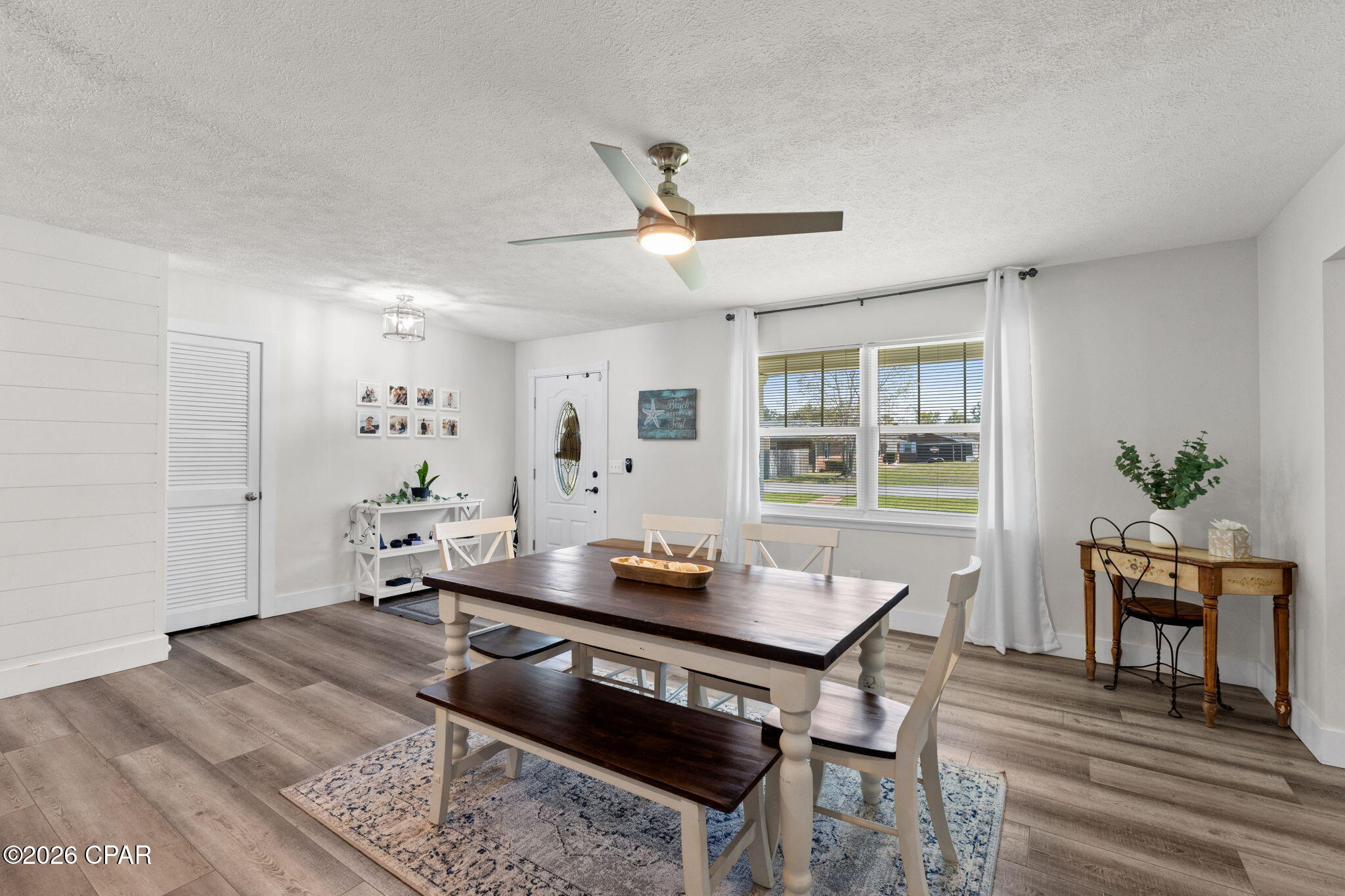 Listing photo id 11 for 4415 Baywood Drive