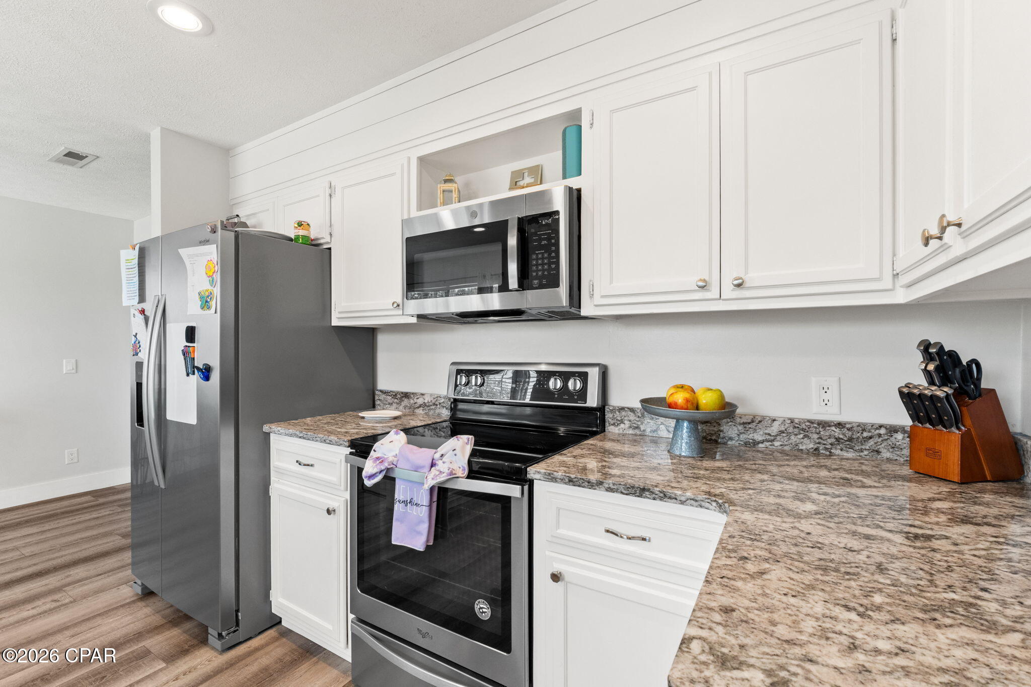 Listing photo id 15 for 4415 Baywood Drive