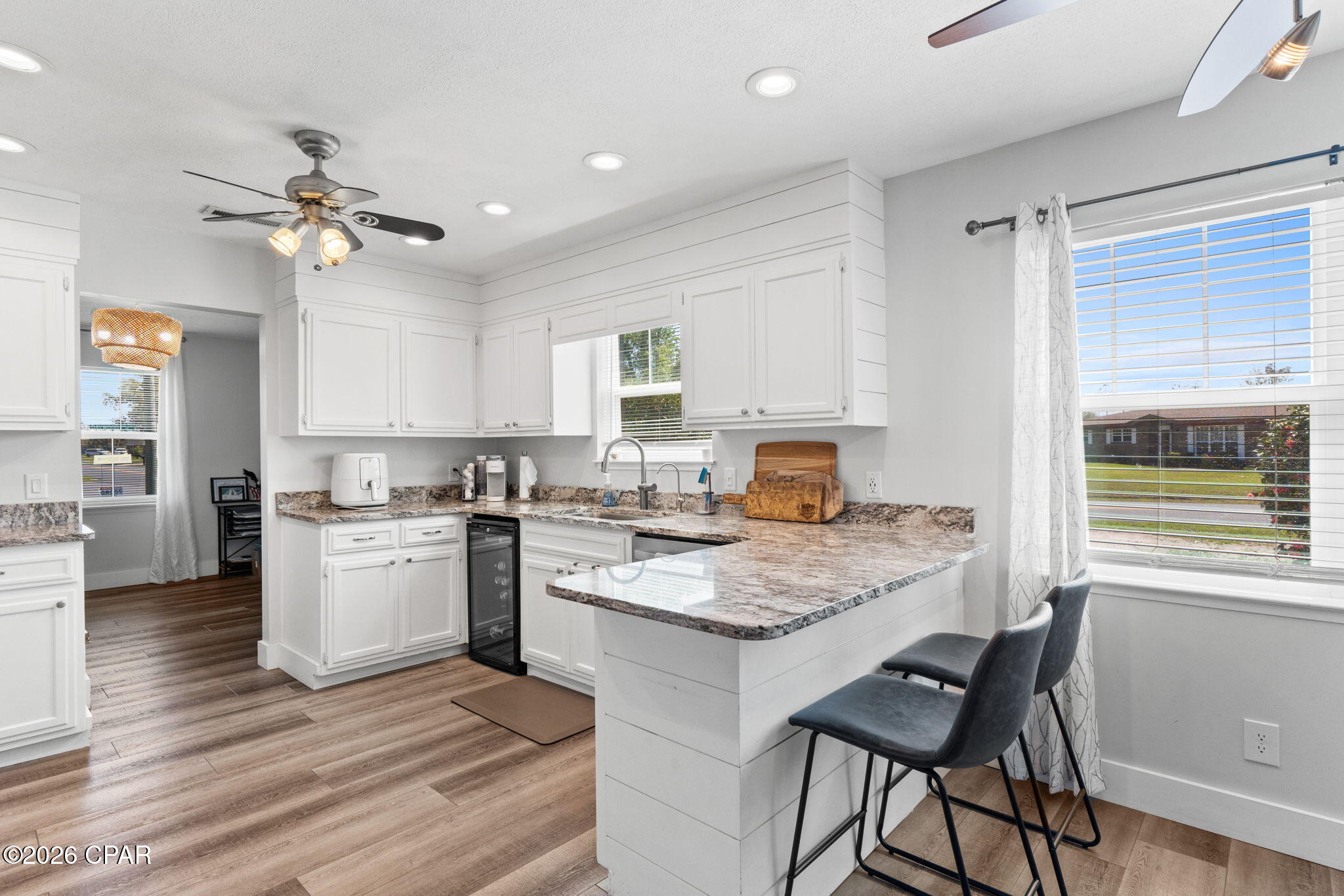 Listing photo id 17 for 4415 Baywood Drive