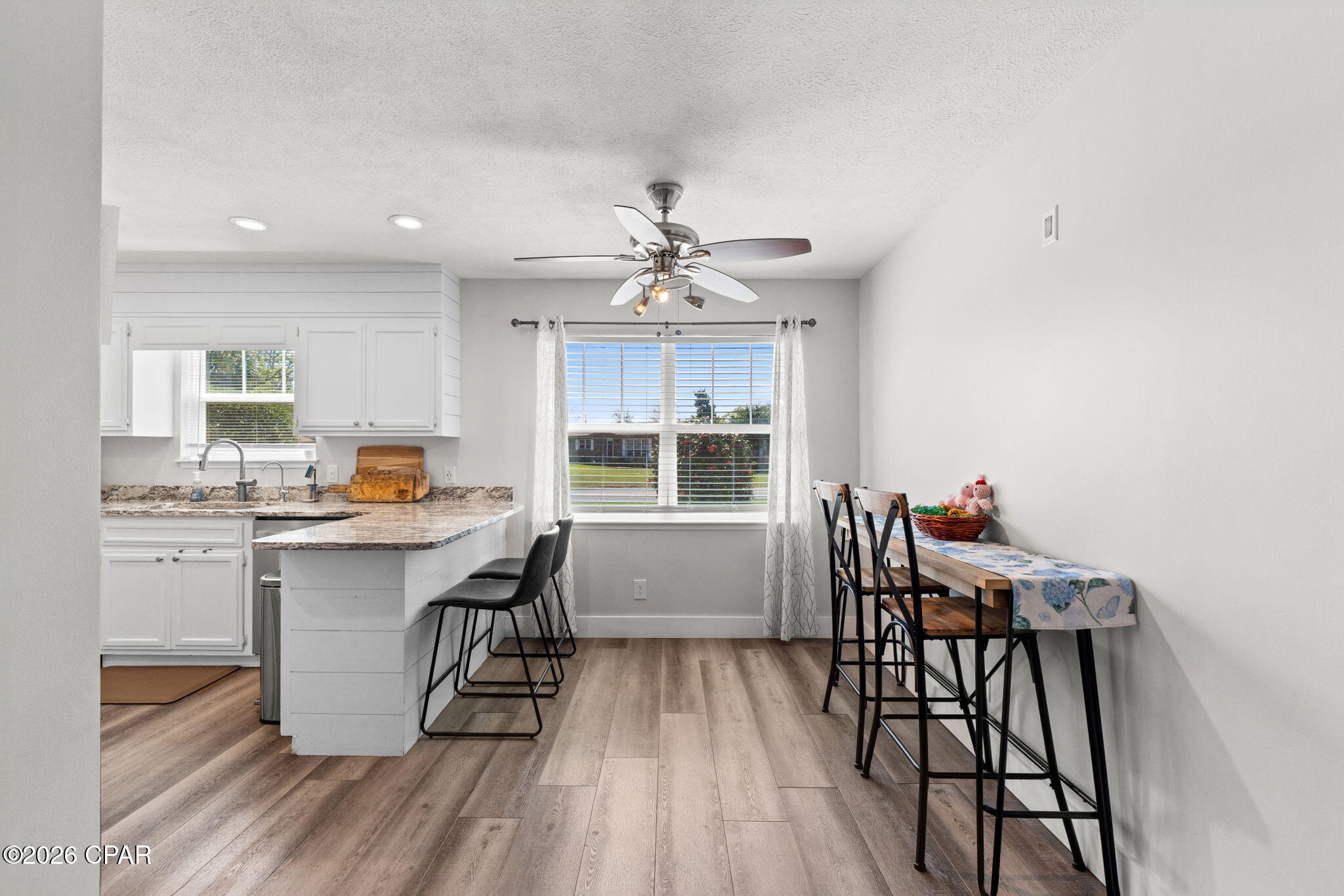 Listing photo id 18 for 4415 Baywood Drive