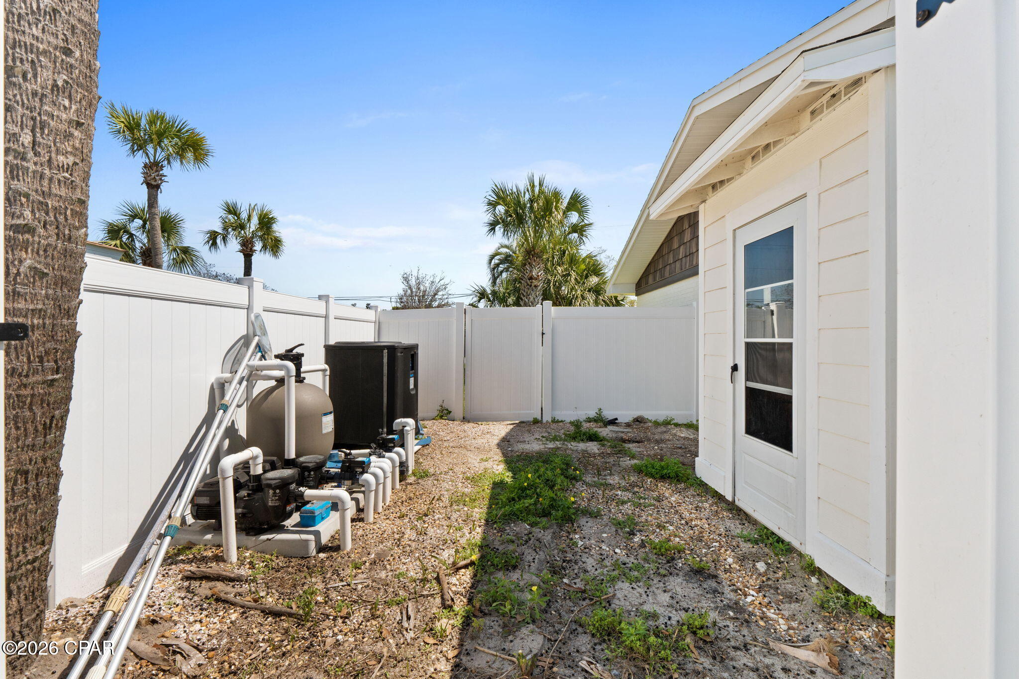 Listing photo id 48 for 4415 Baywood Drive