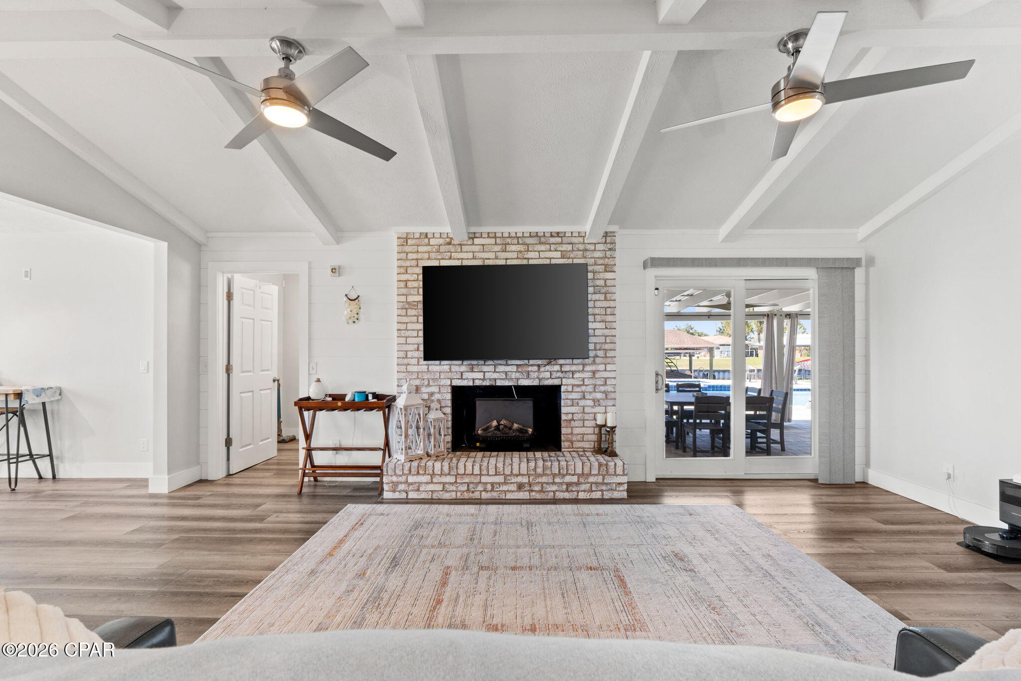 Listing photo id 5 for 4415 Baywood Drive