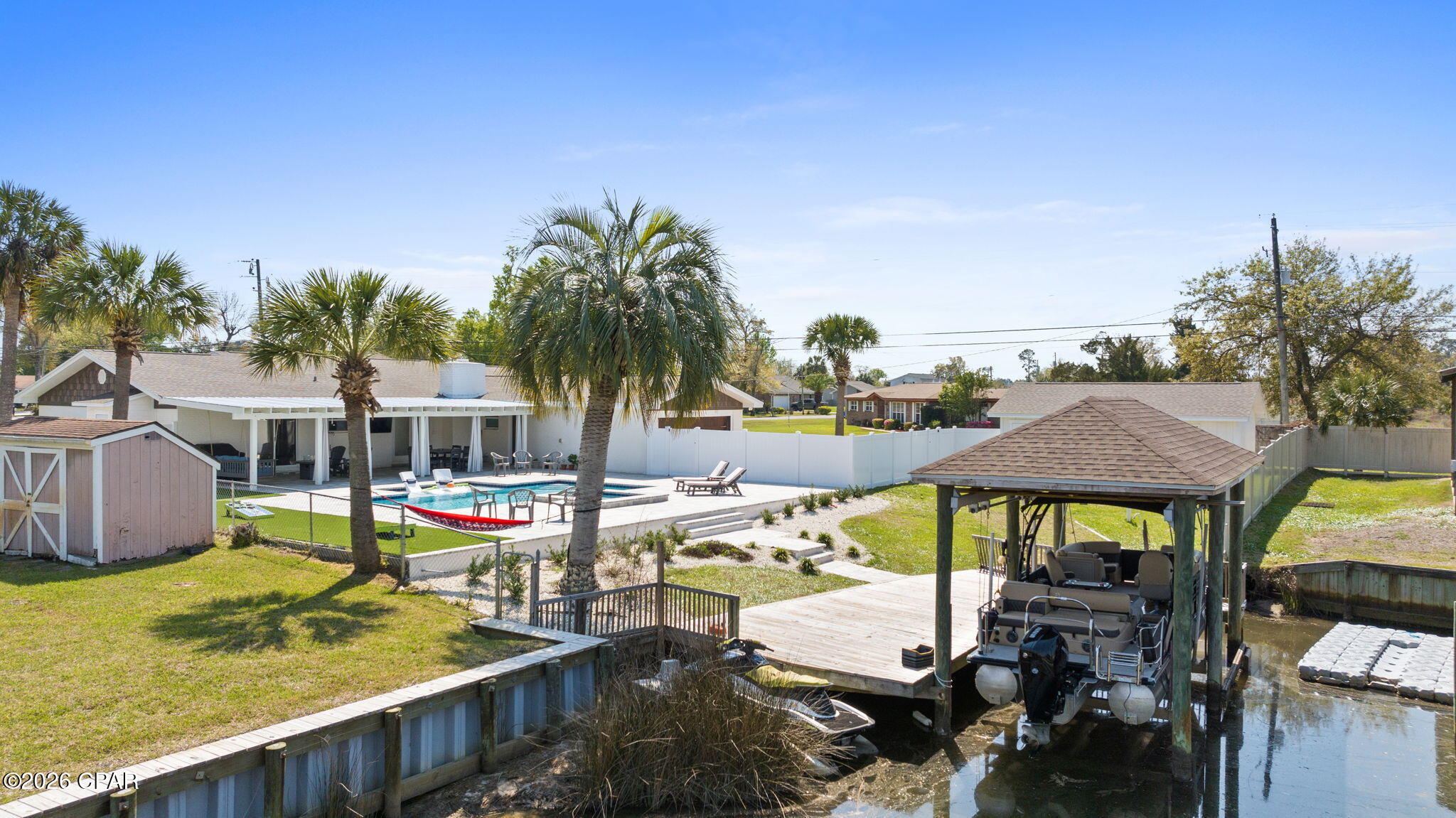 Listing photo id 52 for 4415 Baywood Drive