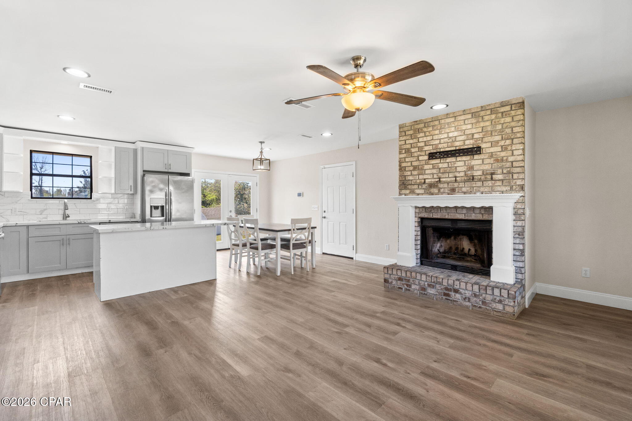 Image 2 For 4834 Pine Avenue