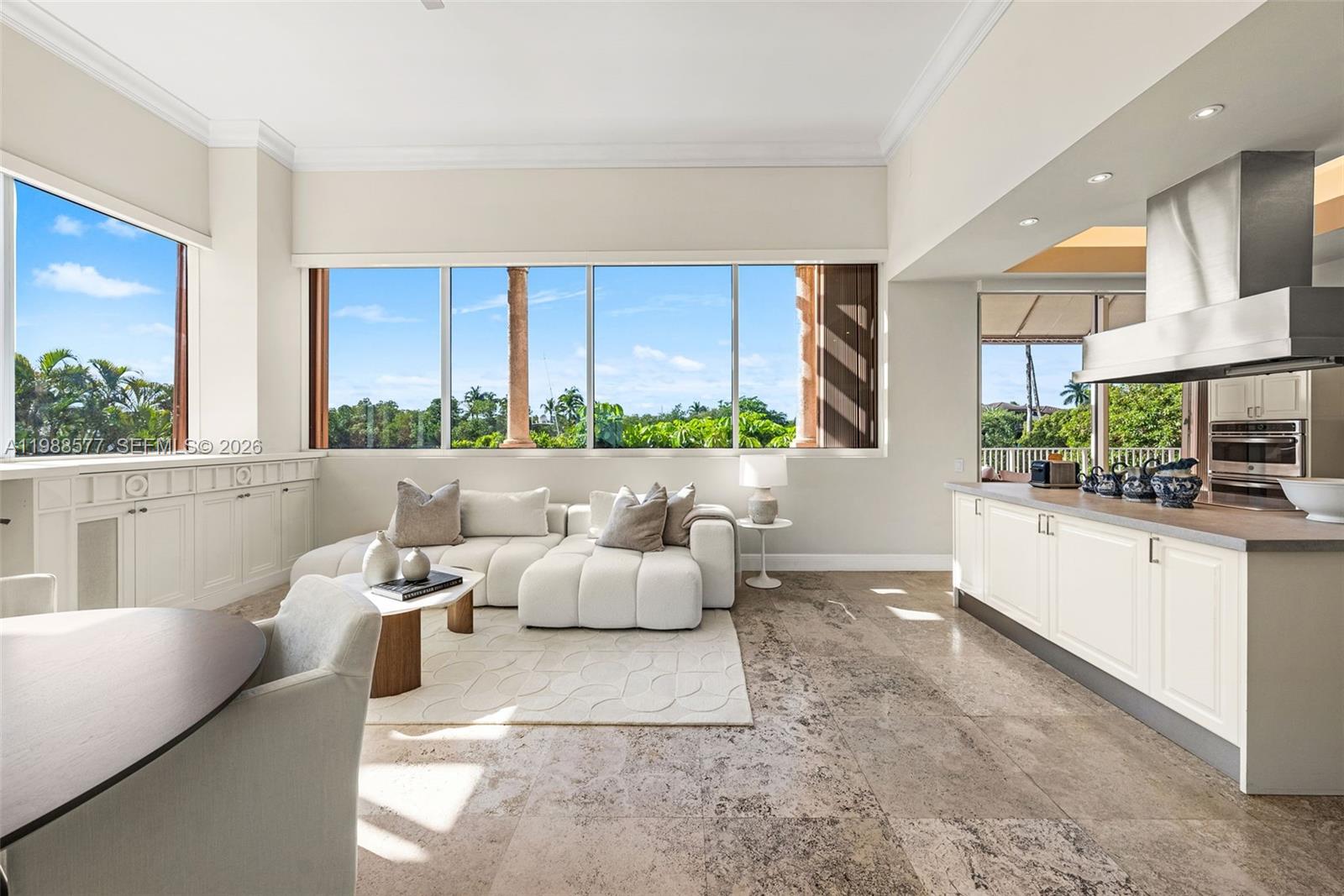 10 Edgewater Dr Lanai South